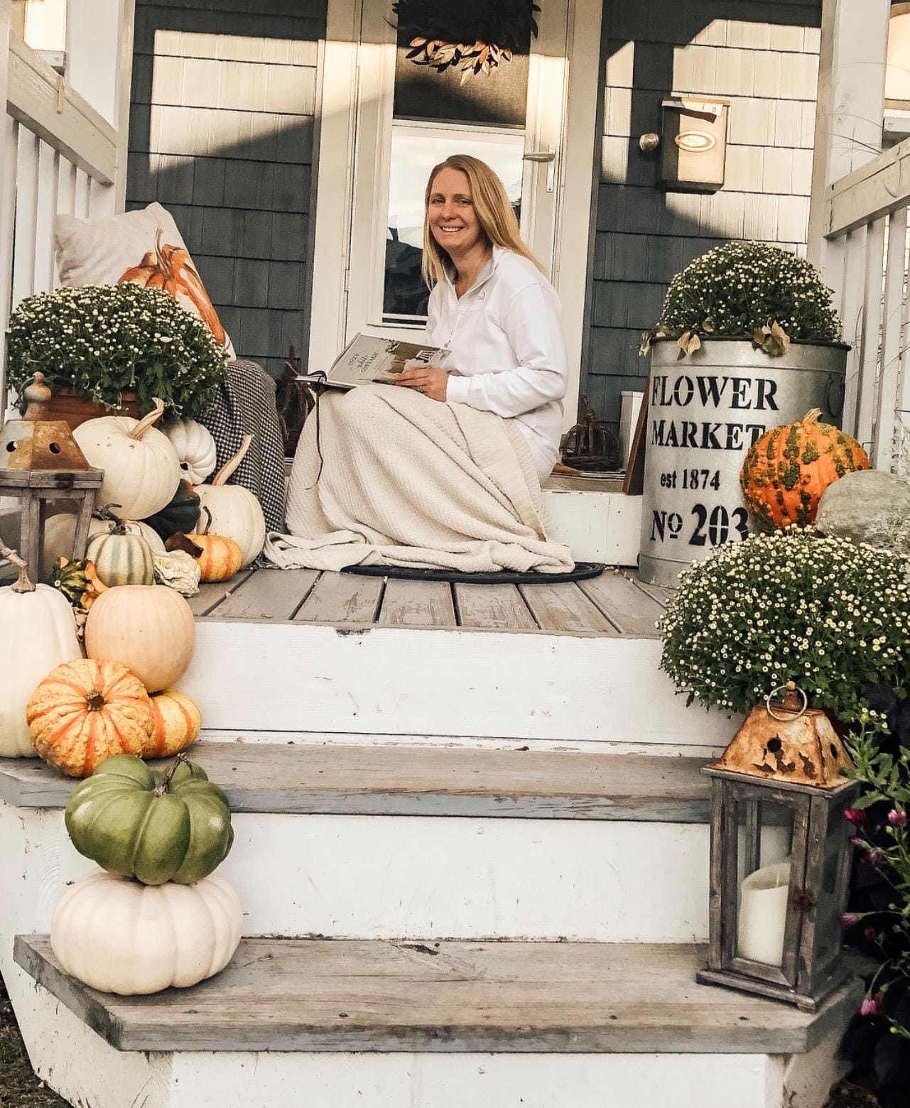 Cozy White Cottage: 100 Ways to Love the Feeling of Being Home (The Perfect Gift for People Who Love Interior Design, Decorating, DIY, Crafting, and Creating Inviting Spaces at Home) customer photo 2
