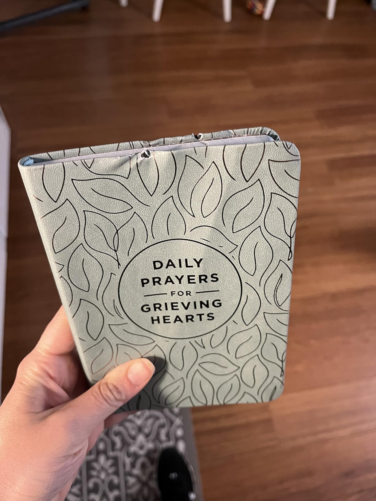 Daily Prayers for Grieving Hearts: A 90-Day Prayer Devotional (Daily Devotions to Discover Comfort During Grief and Loss, Begin Healing, and Find Refuge in God) customer photo 1