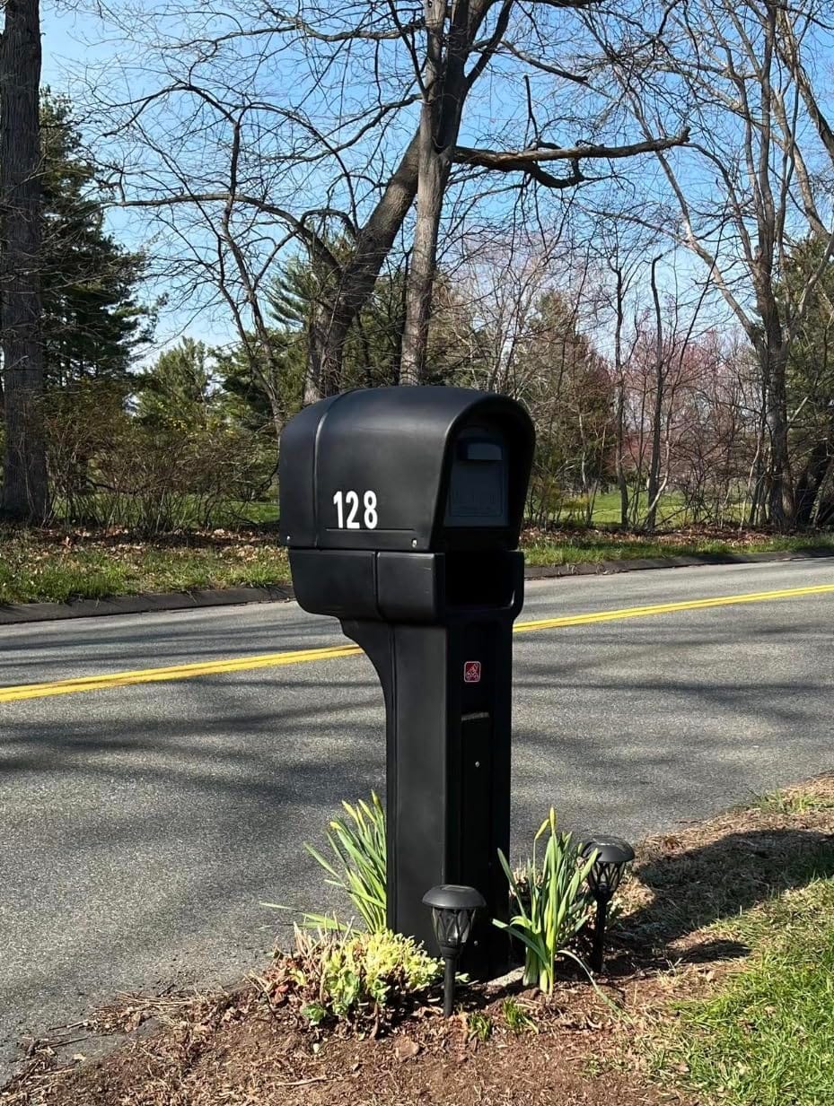 Step2 MailMaster Plus Mailbox & Post, Weather Resistant, Large Outdoor Mailboxes, Black customer photo 1