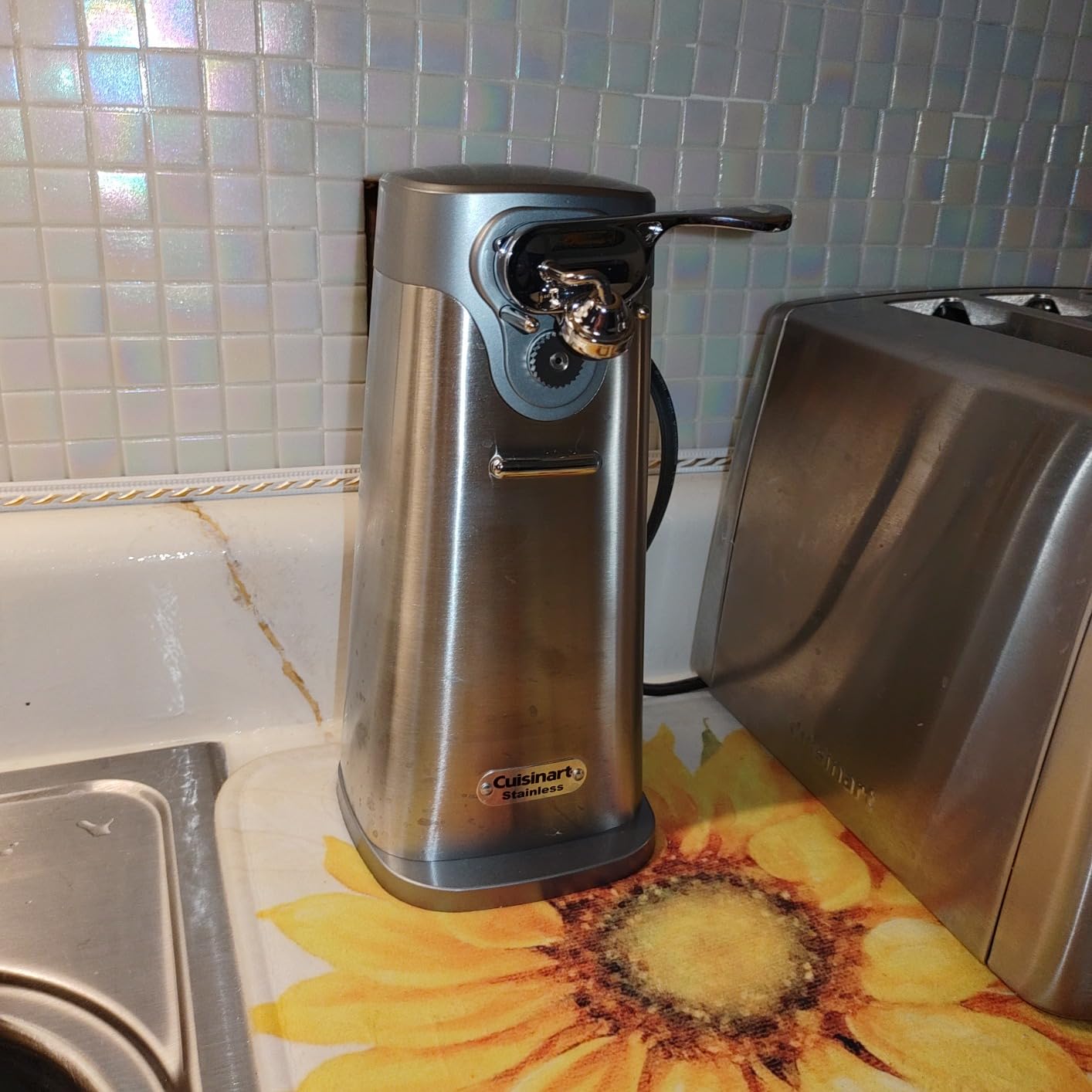 Cuisinart SCO-60 Deluxe Electric Can Opener, Quality-Engineered Motor System Allows you to Open Any Size Can, Stainless Steel customer photo 2