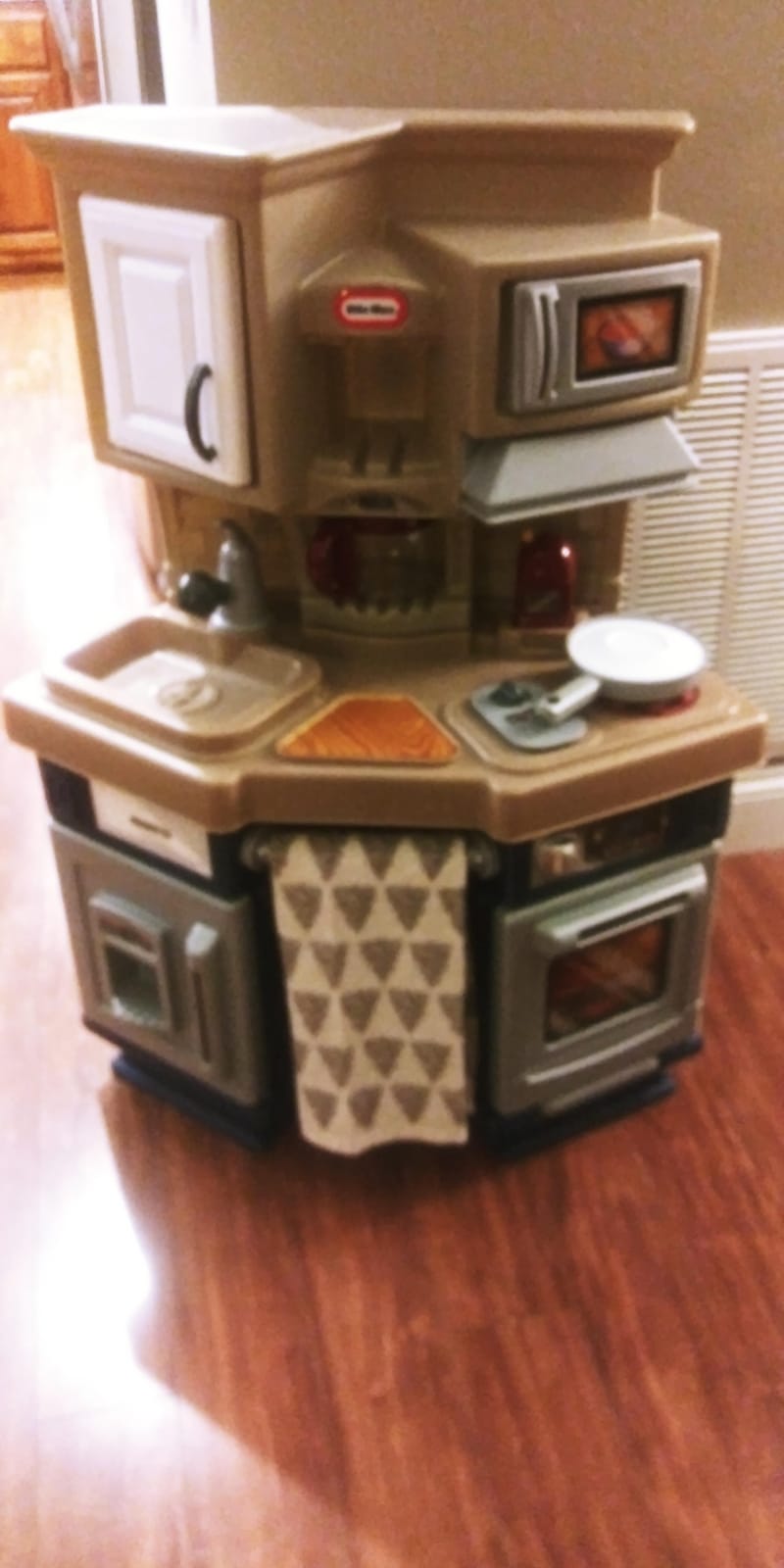 Little Tikes Super Chef Kitchen Blue & Cream customer photo 2