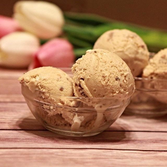 Cuisinart Ice Cream Maker Machine, Ready in 20, 1.5 qt Freezer Bowl | Ice cream maker, frozen yogurt machine & sorbet maker, includes double-insulated freezer bowl & easy-lock lid, ICE-21P1ES customer photo 1