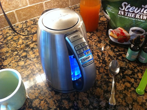 Cuisinart CPK-17P1 PerfecTemp Electric Kettle, 1.7L, 6 Temperature Presets, 1500W customer photo 1