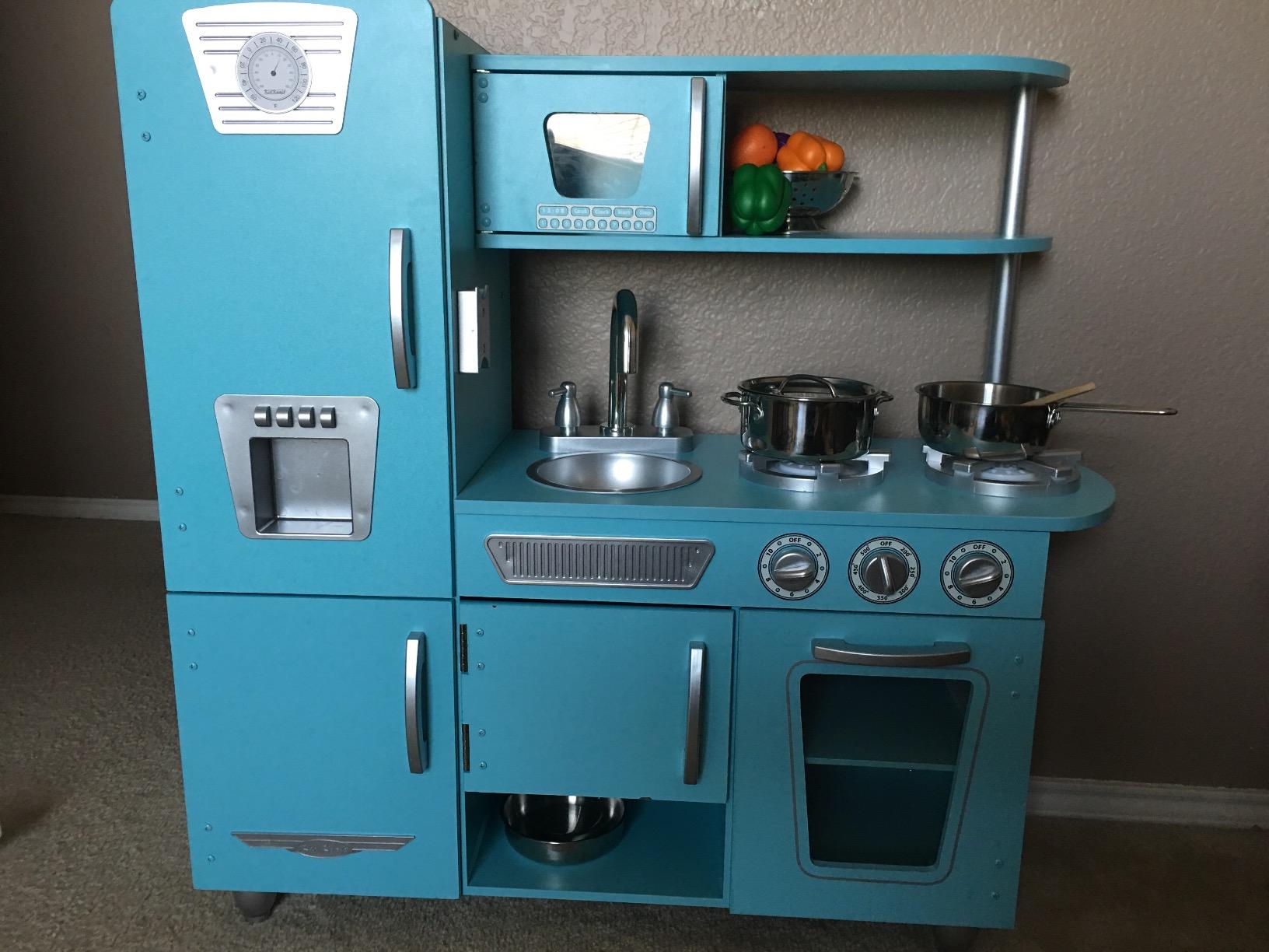 KidKraft Vintage Wooden Play Kitchen with Pretend Ice Maker and Play Phone, White customer photo 1