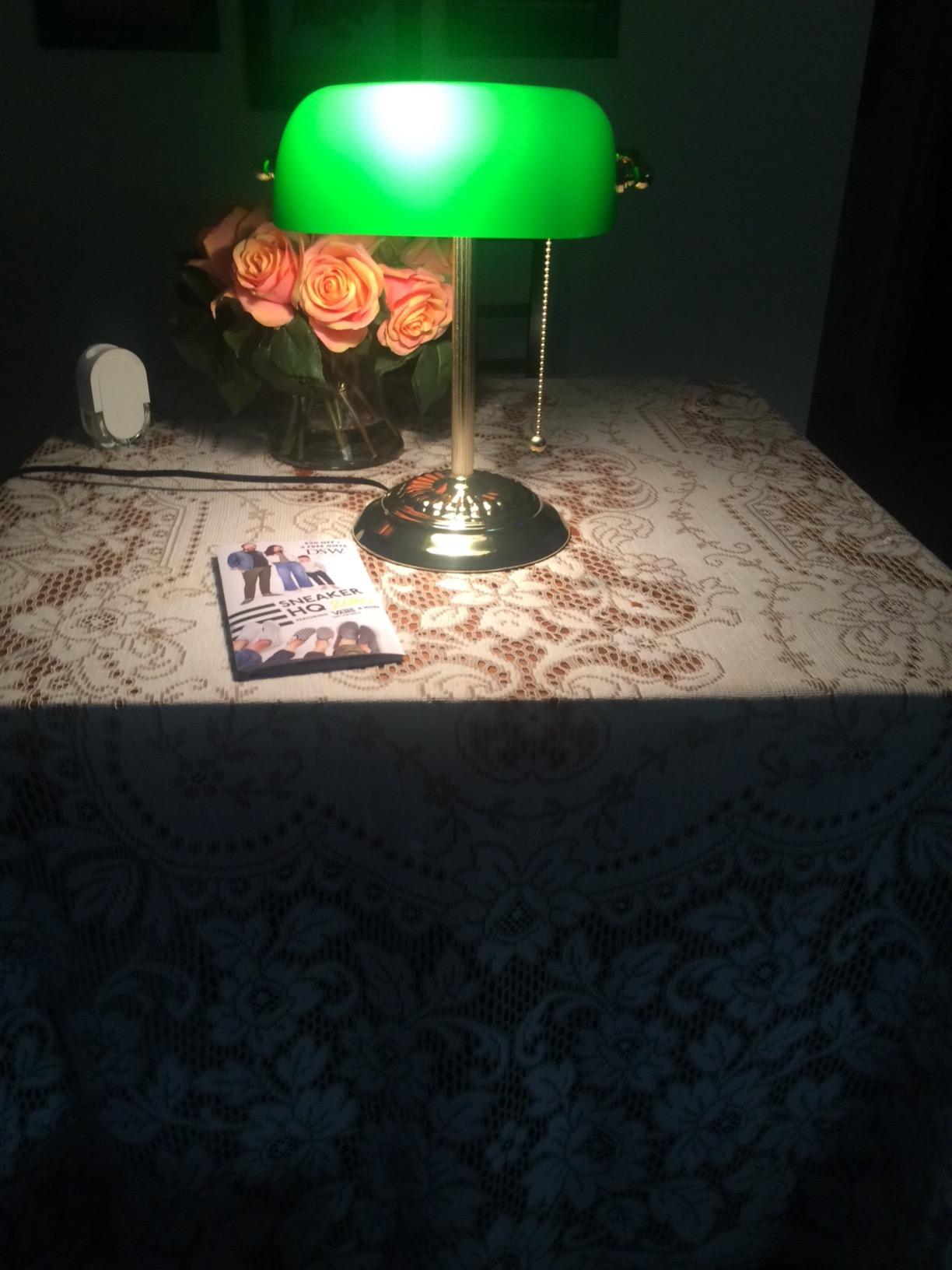 LIGHTACCENTS Traditional Banker's Desk Lamp with Green Glass Shade and Brass Base - Classic Desk Lamp with Pull Chain, Office Lighting, Vintage Style Reading Light customer photo 1