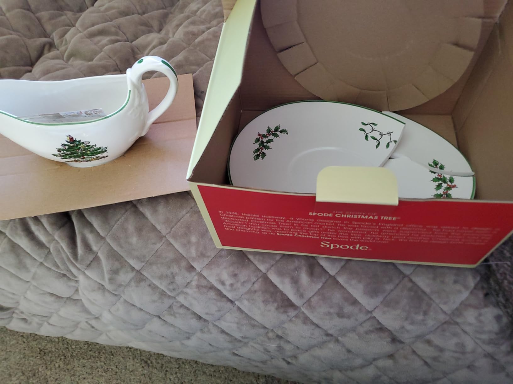 Spode Christmas Tree 9 Oz Gravy Boat & Stand - Set of 2 | Stoneware Sauce Server for Gravy, Syrup, Cream & Dessert Toppings, Drip-Resistant Pour Spout, Microwave & Dishwasher Safe customer photo 2