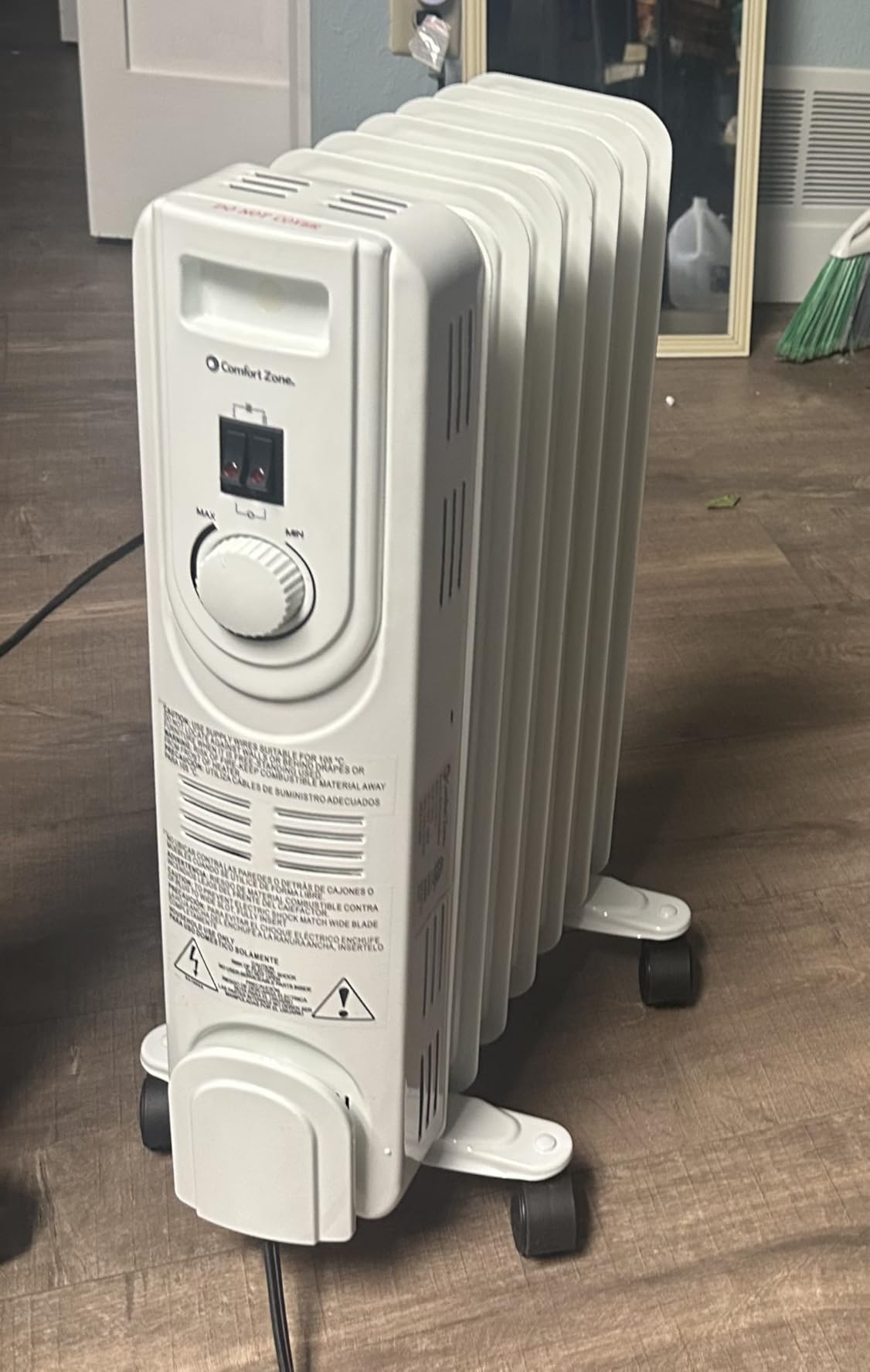 Comfort Zone Electric Oil-Filled Radiant Radiator Space Heater, Never Refill, Adjustable Thermostat, Tip-Over Switch & Overheat Protection System, Ideal for Home, Bedroom, & Office, 1,200W, CZ7007J customer photo 1