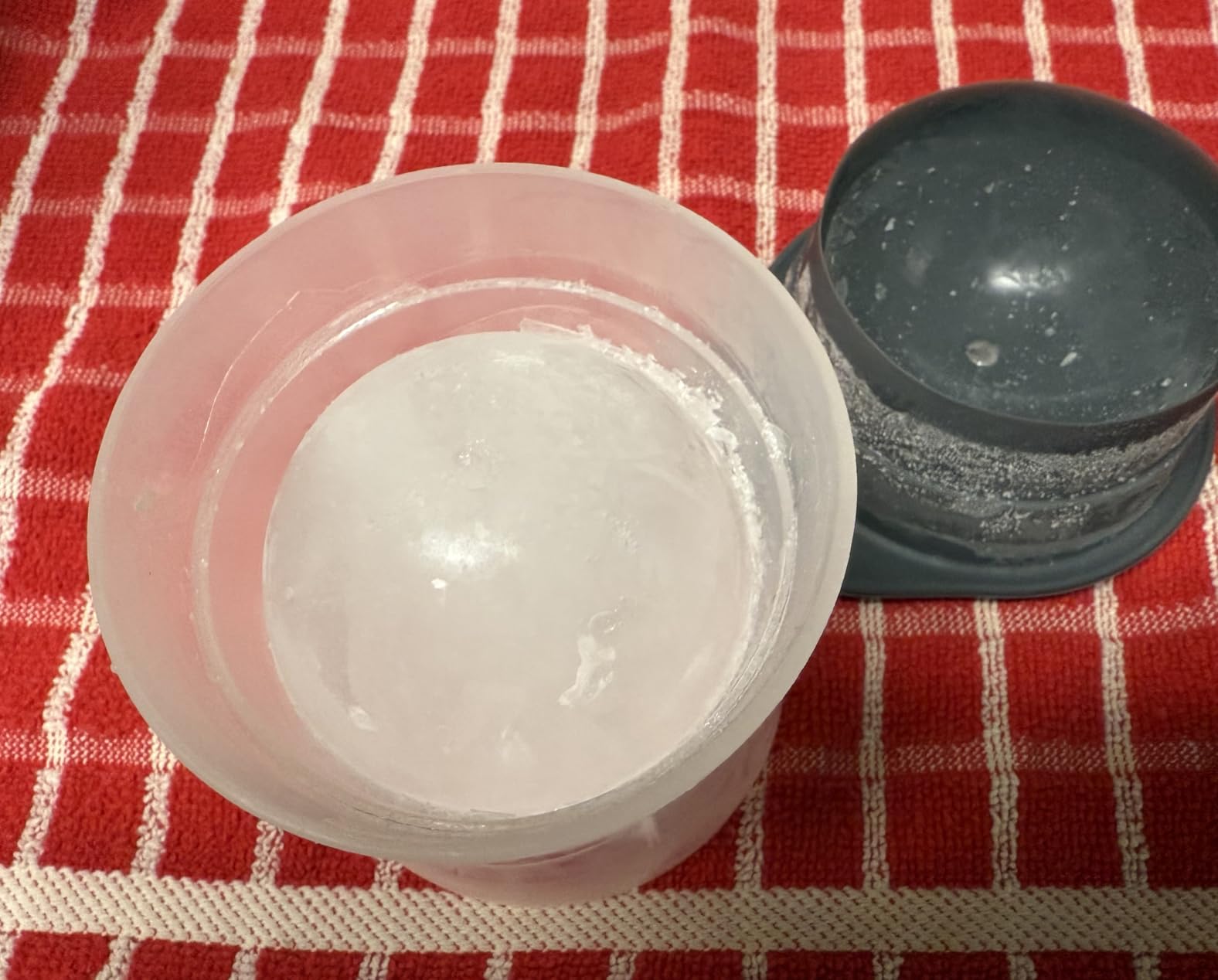 Tovolo Craft Ice Sphere Molds for Whiskey & Cocktails, Set of 2, Large customer photo 2