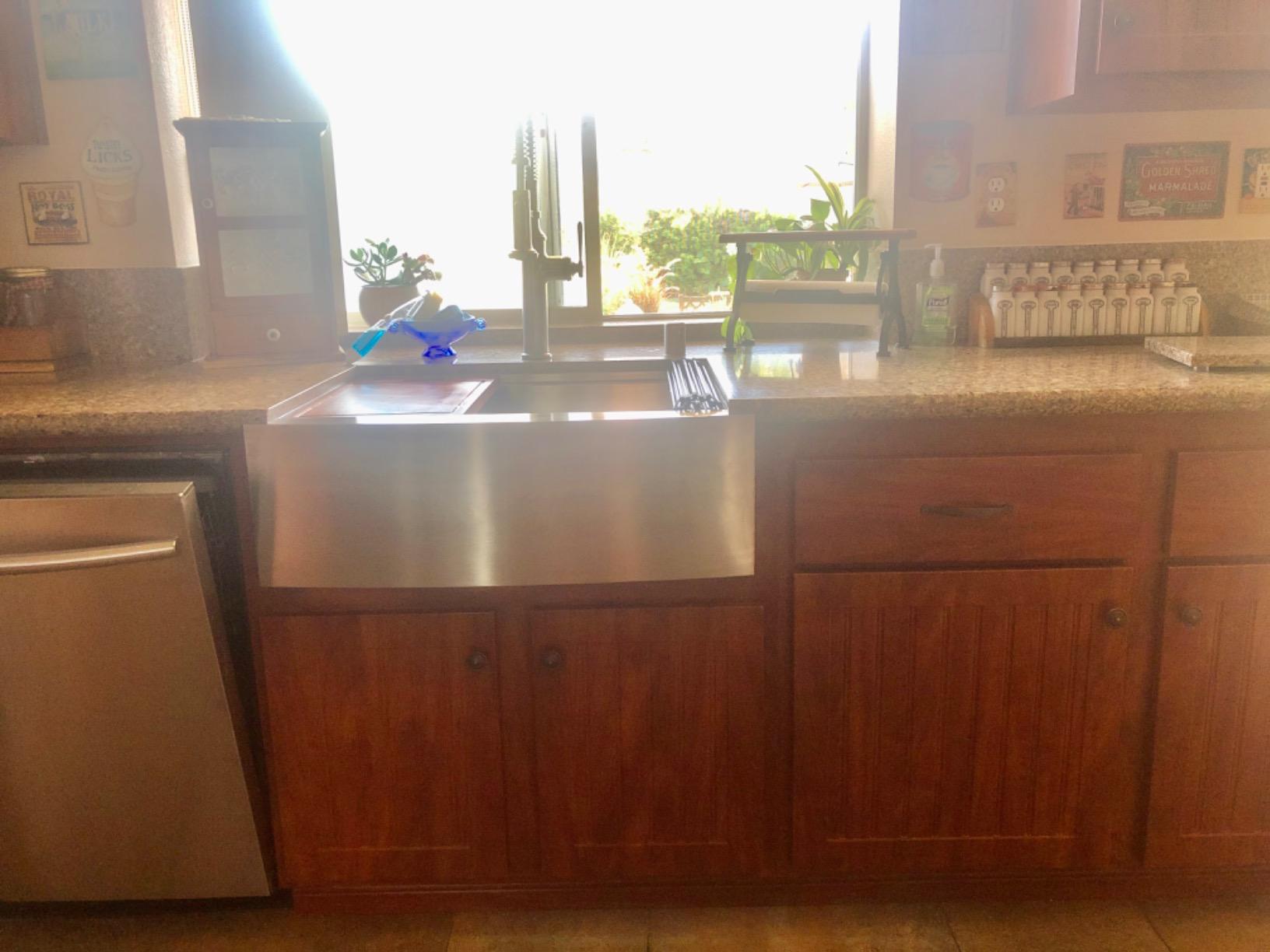 Ruvati 33-in 16-Gauge Apron-Front Farmhouse Workstation Kitchen Sink - RVH9200 customer photo 1