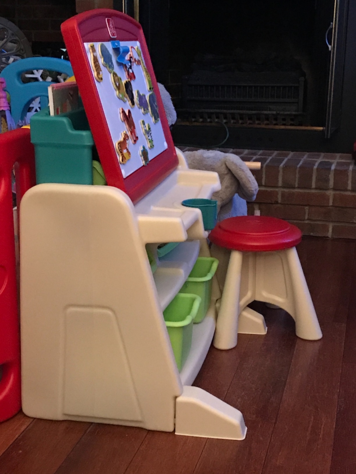 Step2 Flip & Doodle Easel Desk With Stool, Kids 2 in 1 Activity Table, Art Board, Made of Durable Plastic, For Toddlers 2+ Years Old customer photo 1