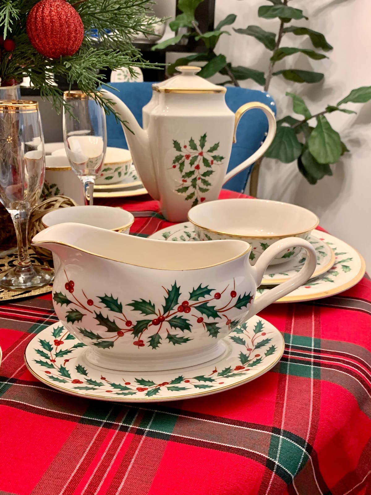 Lenox Holiday Porcelain Christmas Gravy Boat with Stand, 16oz | dishwasher safe | for holiday hosting | 16oz, gift for women, serving dishes, holiday entertaining gift customer photo 1