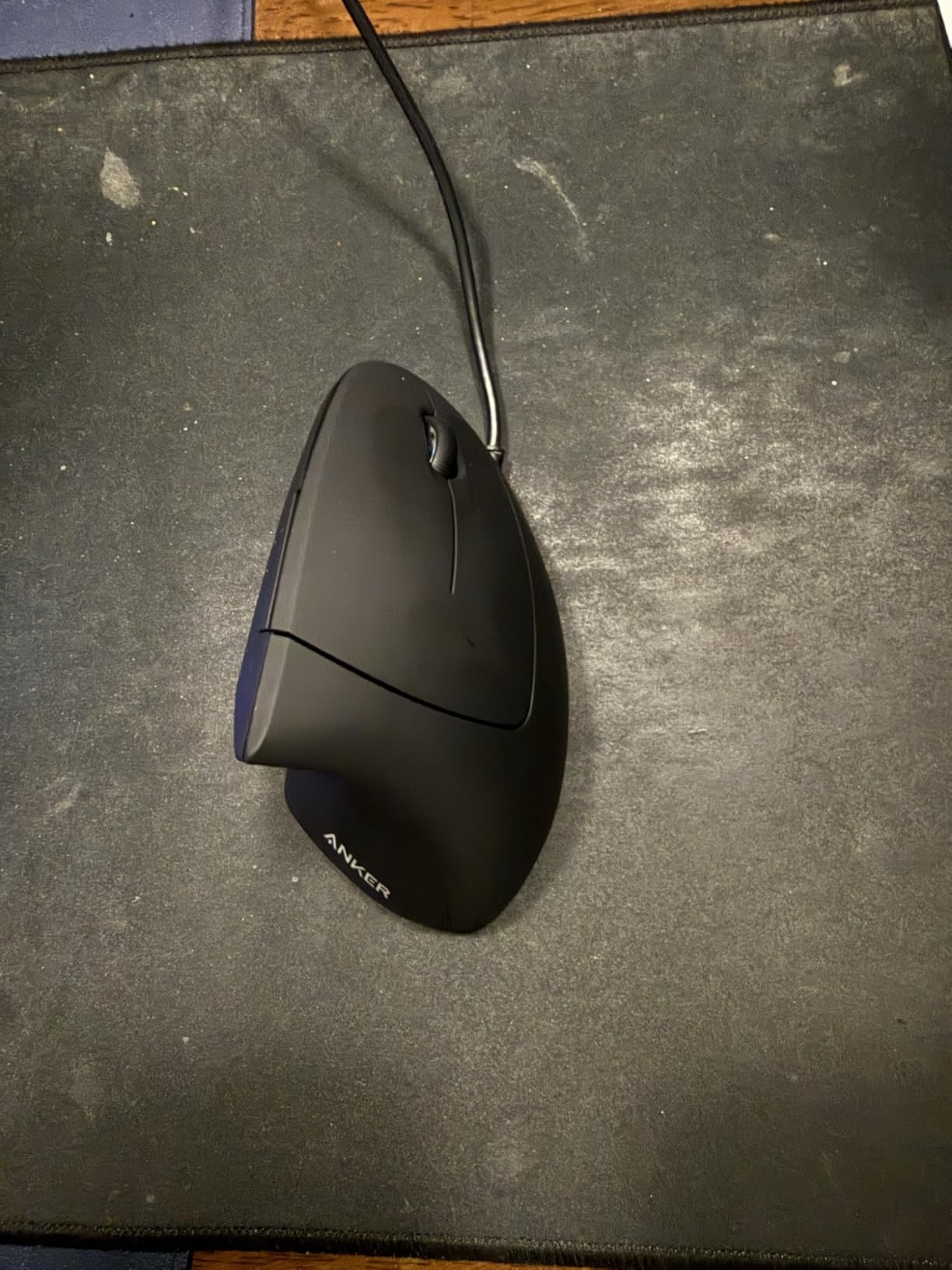Anker USB Wired Vertical Mouse, Ergonomic Mouse for Computer and Laptops | Vertical Mouse with 5 Buttons, 1000/1600 DPI, Optical Technology, USB Corded for Computer and Laptop, Black customer photo 1