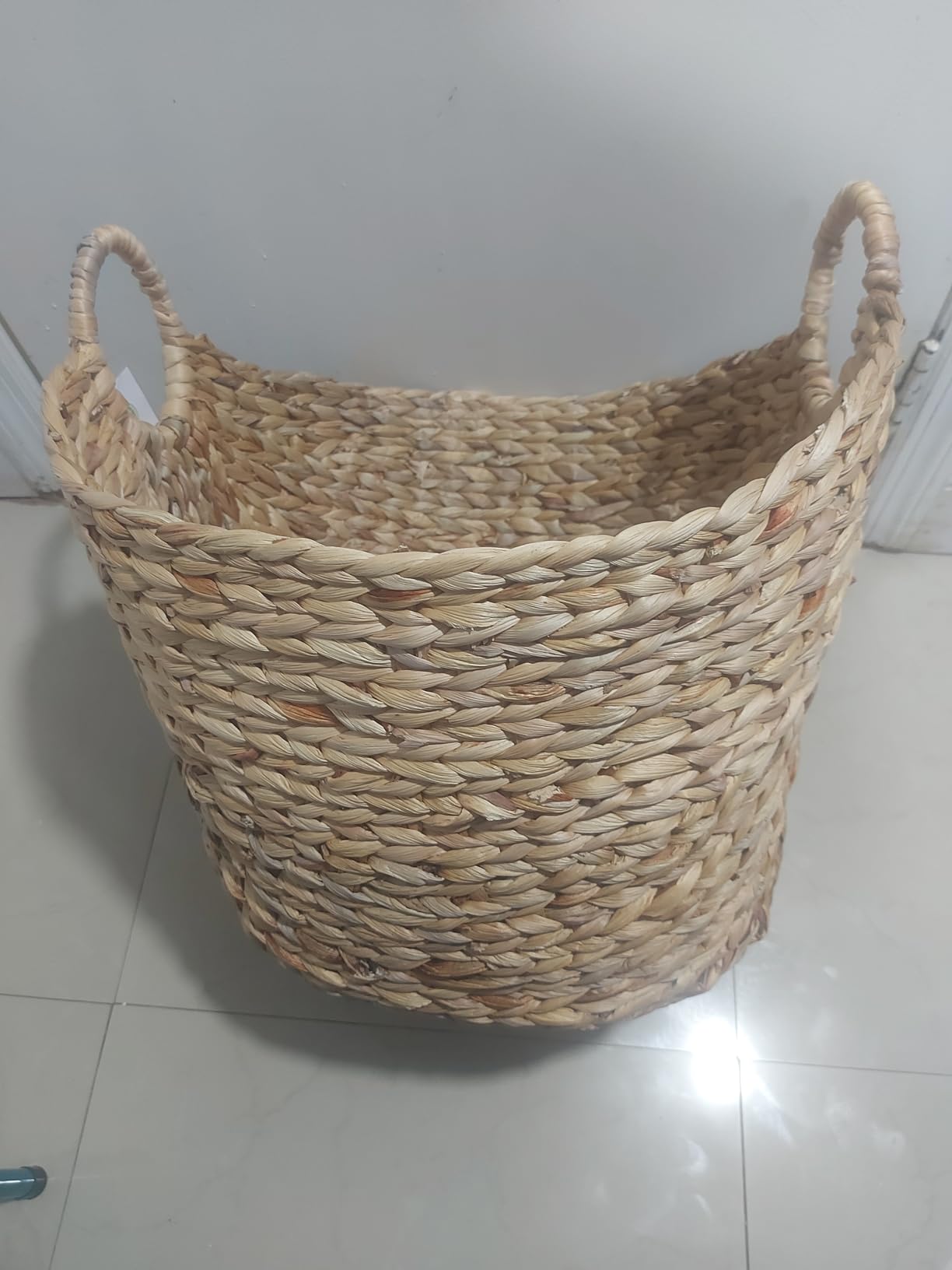Deco 79 Seagrass Storage Basket, Large Woven Basket, 20