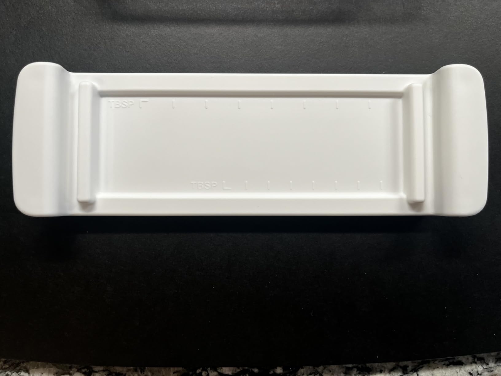 OXO Good Grips Butter Dish with Lid | Countertop & Fridge Storage, Side Stoppers Hold Butter for Clean Cutting, Ideal for Standard Butter Sticks, Dishwasher Safe customer photo 2