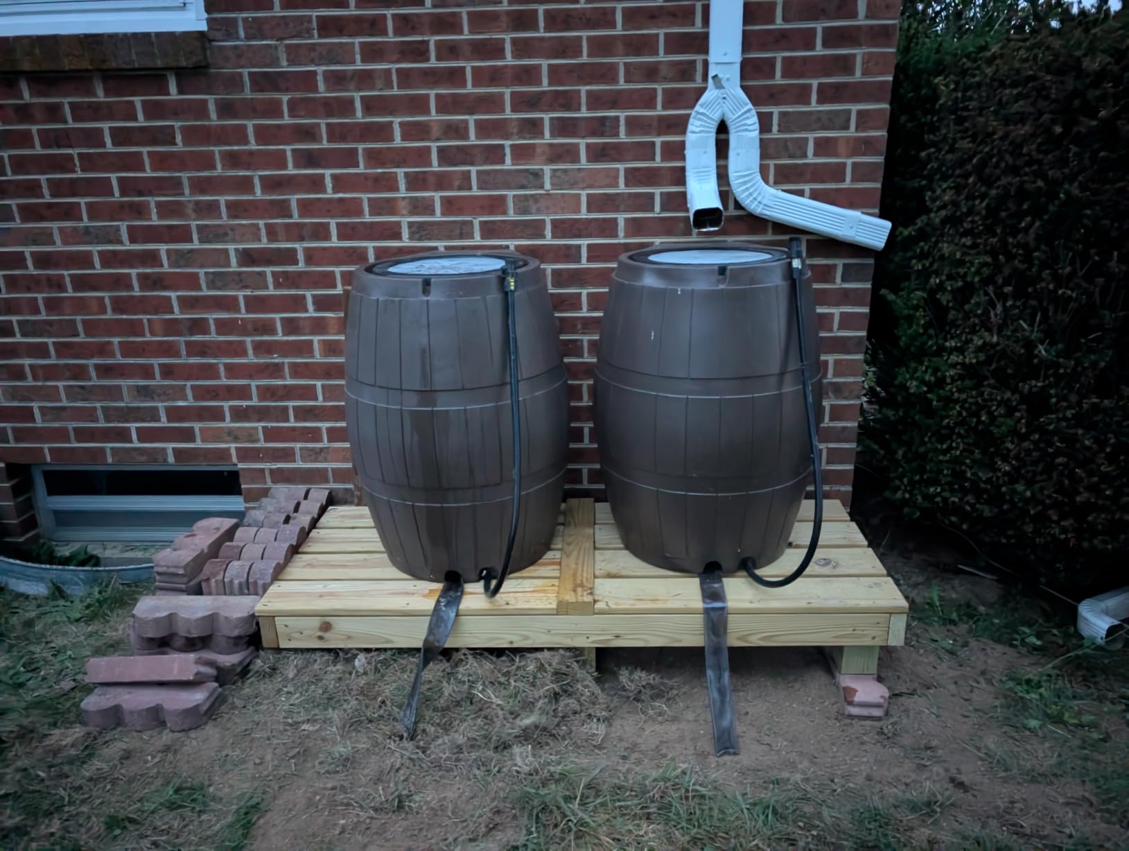 FCMP Outdoor Raincatcher 4000 Rain Barrel, Flat-Back Rainwater Catcher with Spigots, 50 Gallon, Brown customer photo 1