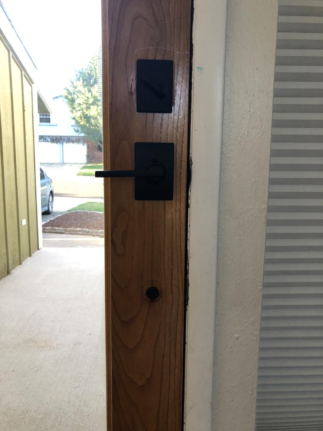 SCHLAGE Century Front Door Entry Handleset, Latitude Lever, Matte Black customer photo 2