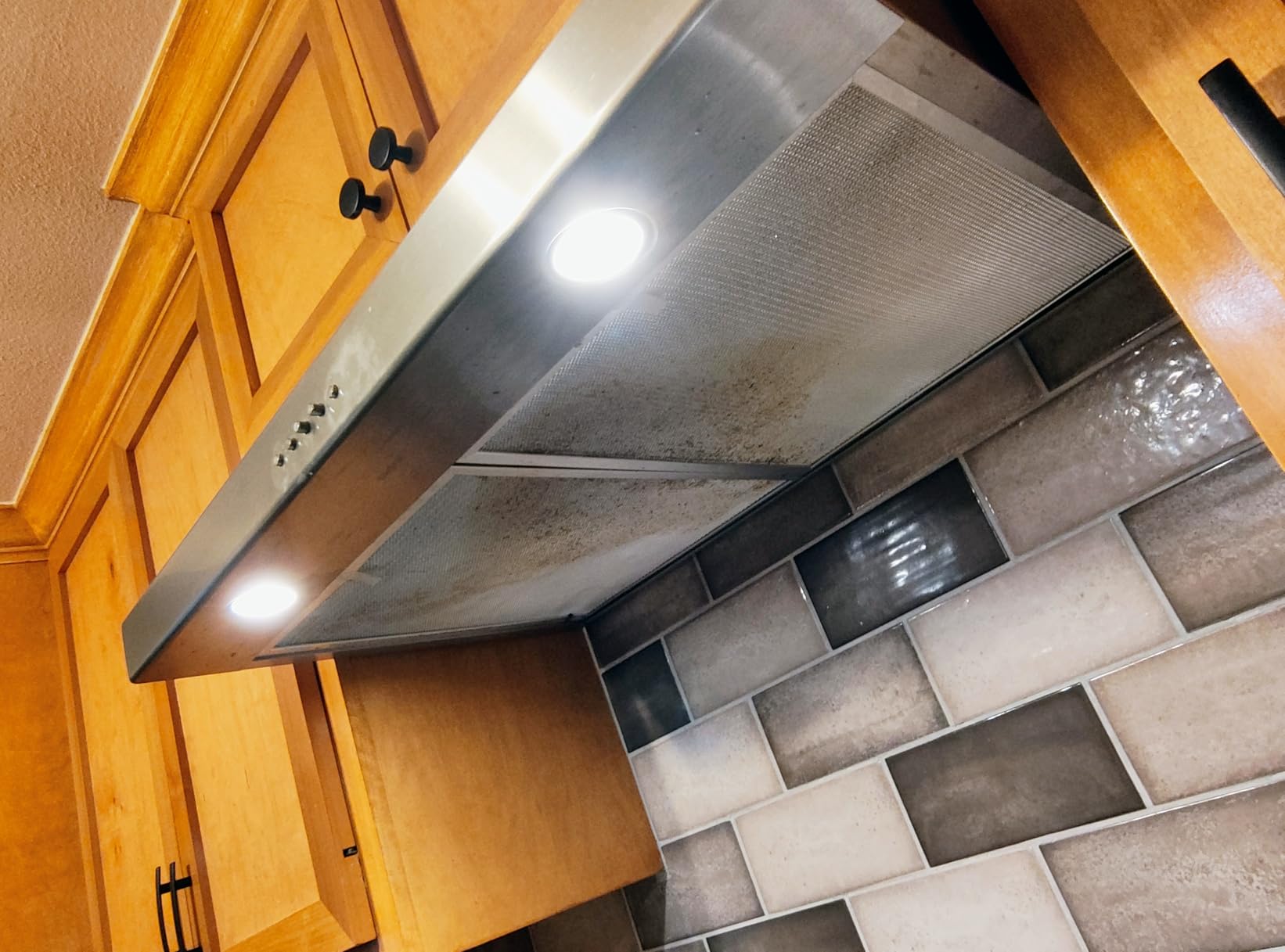 Broan-NuTone BCSQ130SS Three-Speed Glacier Under-Cabinet Range Hood with LED Lights ADA Capable, 1.5 Sones, 375 Max Blower CFM, 30-Inch, Stainless Steel customer photo 2