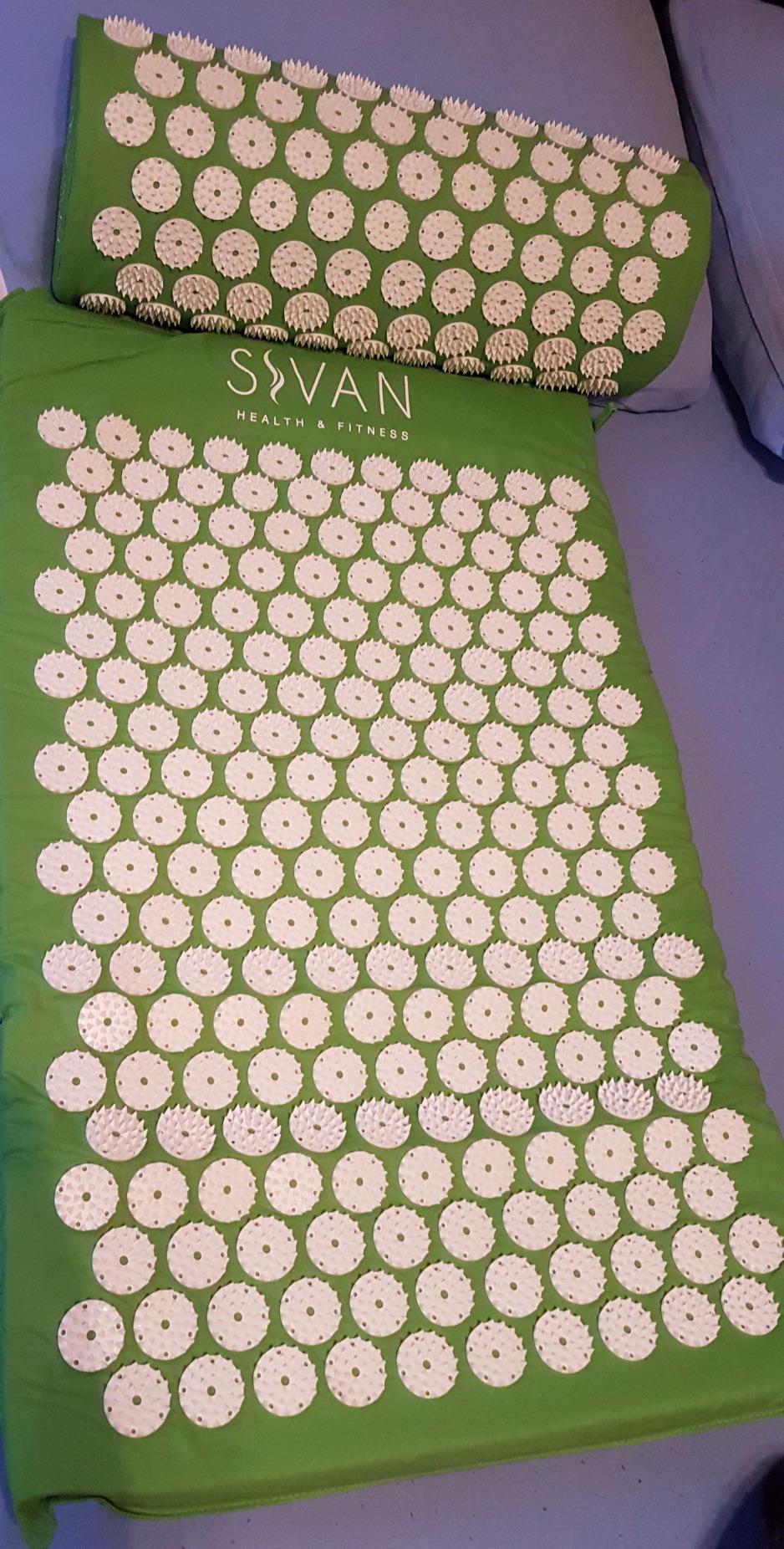 Sivan Acupressure Mat & Pillow Set for Back & Neck (Large, Black/White) | Grounding for stress and pain, acupuncture-point massage, muscle relaxation, sciatica and meditation customer photo 1