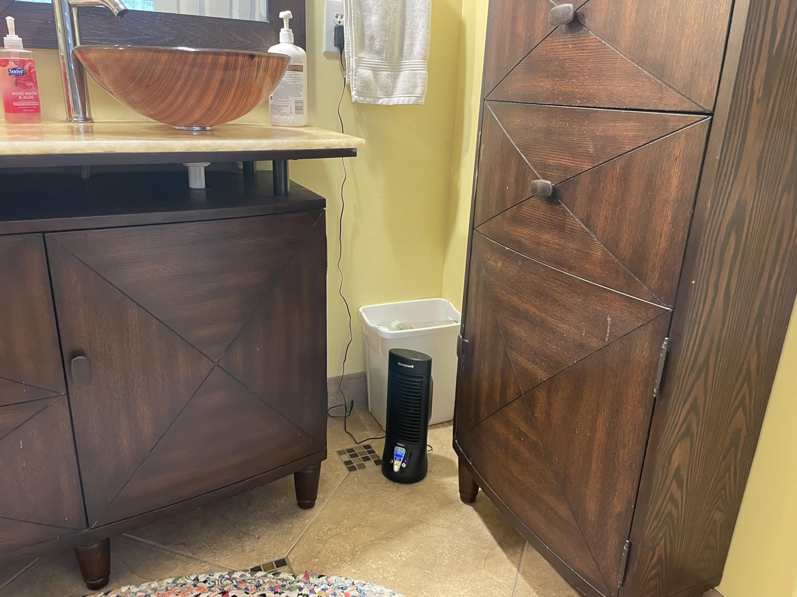 Honeywell QuietSet Personal Table Fan, Oscillating Personal Desk Fan For Bedroom with Quiet Operation, 4 Levels of Power and Sound, Black, HTF210B customer photo 1
