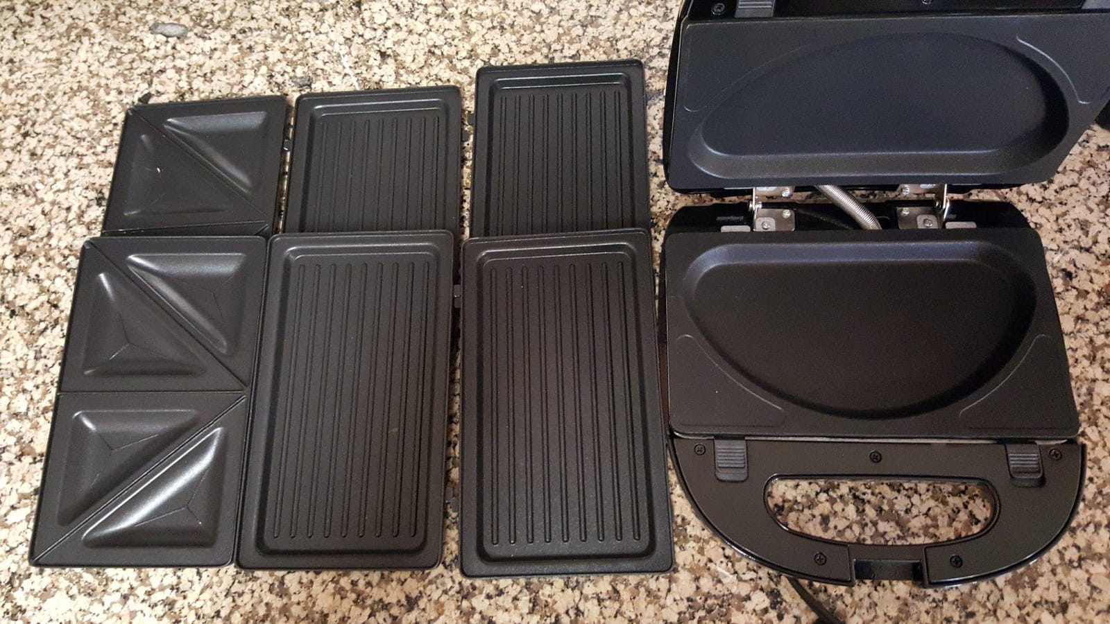 ZZ Breakfast Sandwich Maker with Sets of Detachable Non-stick Plate S6141A-B customer photo 2