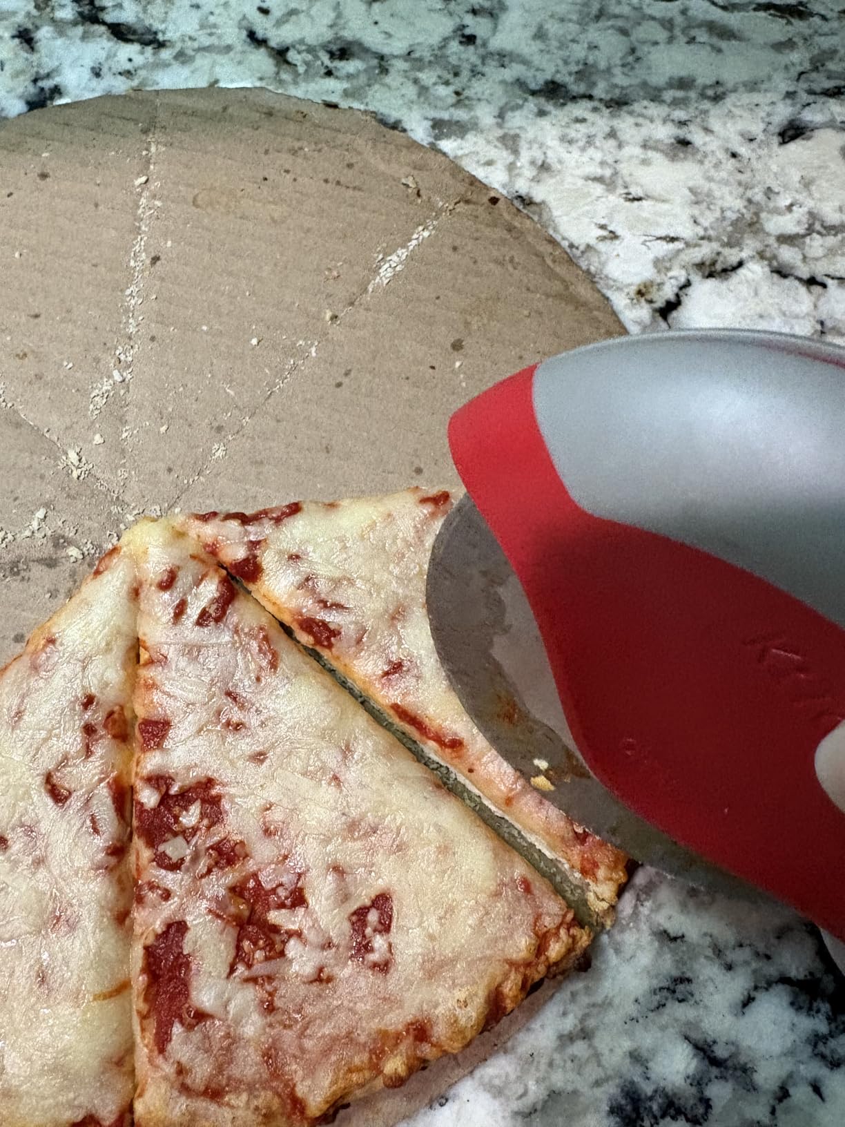 Kitchy Pizza Cutter Wheel, Heavy Duty Ergonomic Pizza Slicer with Easy Grip Non-Slip Handle and Blade Cover, Dishwasher Safe (Green) customer photo 1
