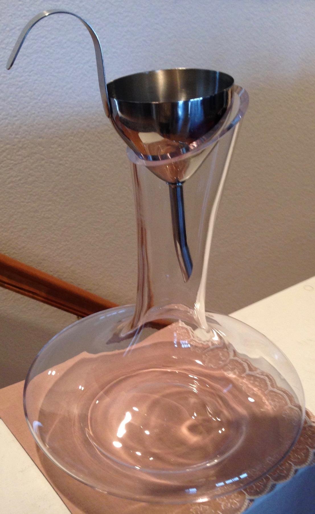 Le Chateau Large Elegant Crystal Wine Decanter with Aerator - 750ml Hand-Blown Lead-Free Clear Glass Carafe customer photo 1