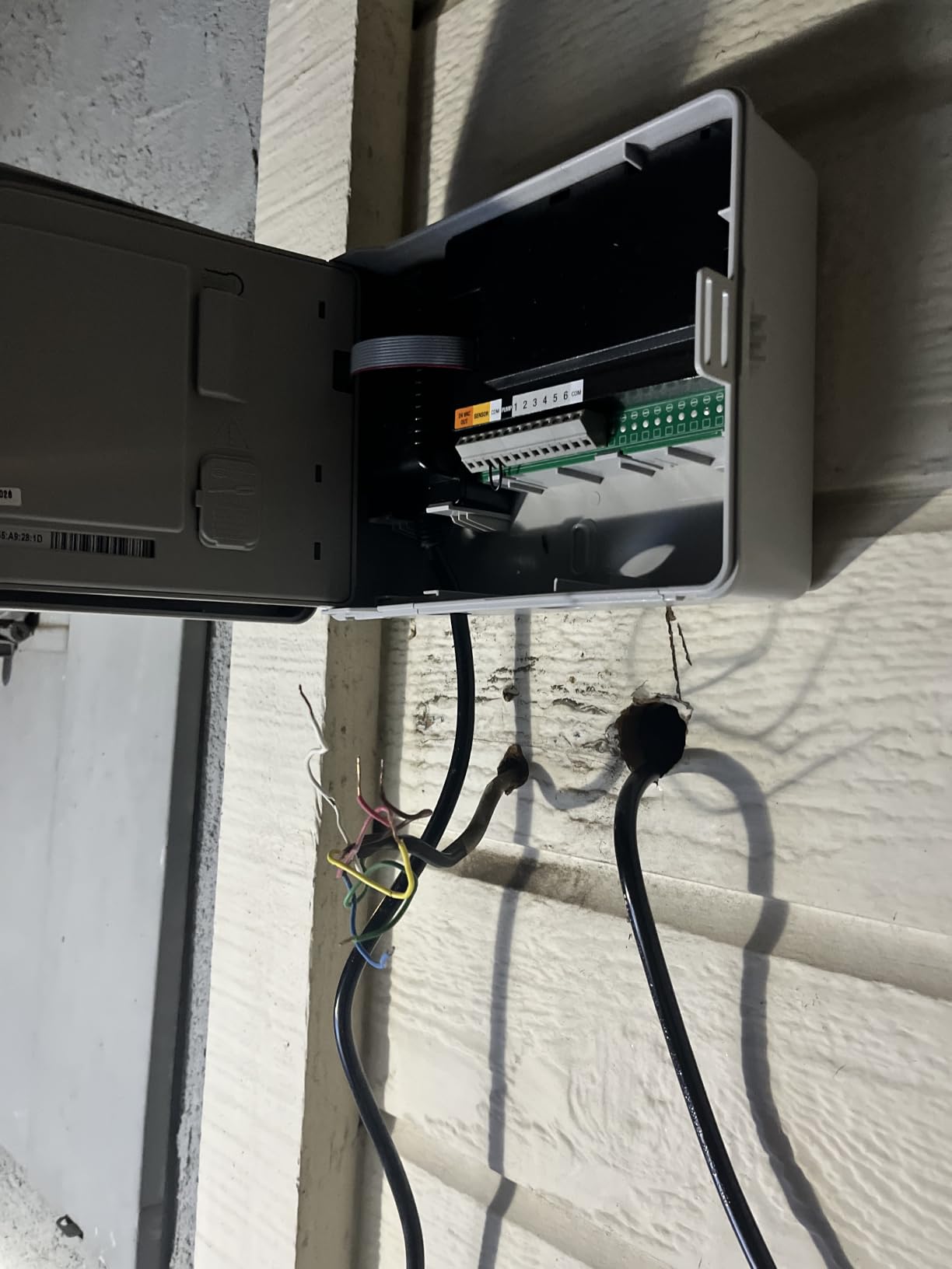 Orbit B-hyve Smart Indoor/Outdoor Sprinkler Controller - 6-Zone - App Controlled Smart Controller with Custom Irrigation Schedules - Weatherproof Multi-Zone Sprinkler System - 57946 customer photo 1