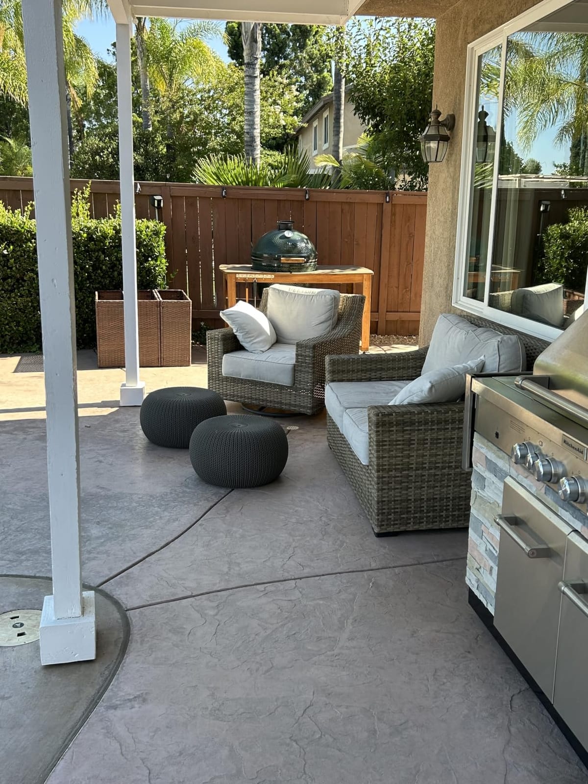 KETER Urban Knit Pouf Ottoman Set of 2 with Storage Table for Patio and Room Décor-Perfect for Balcony, Deck, and Outdoor Seating, Cream & Taupe customer photo 2