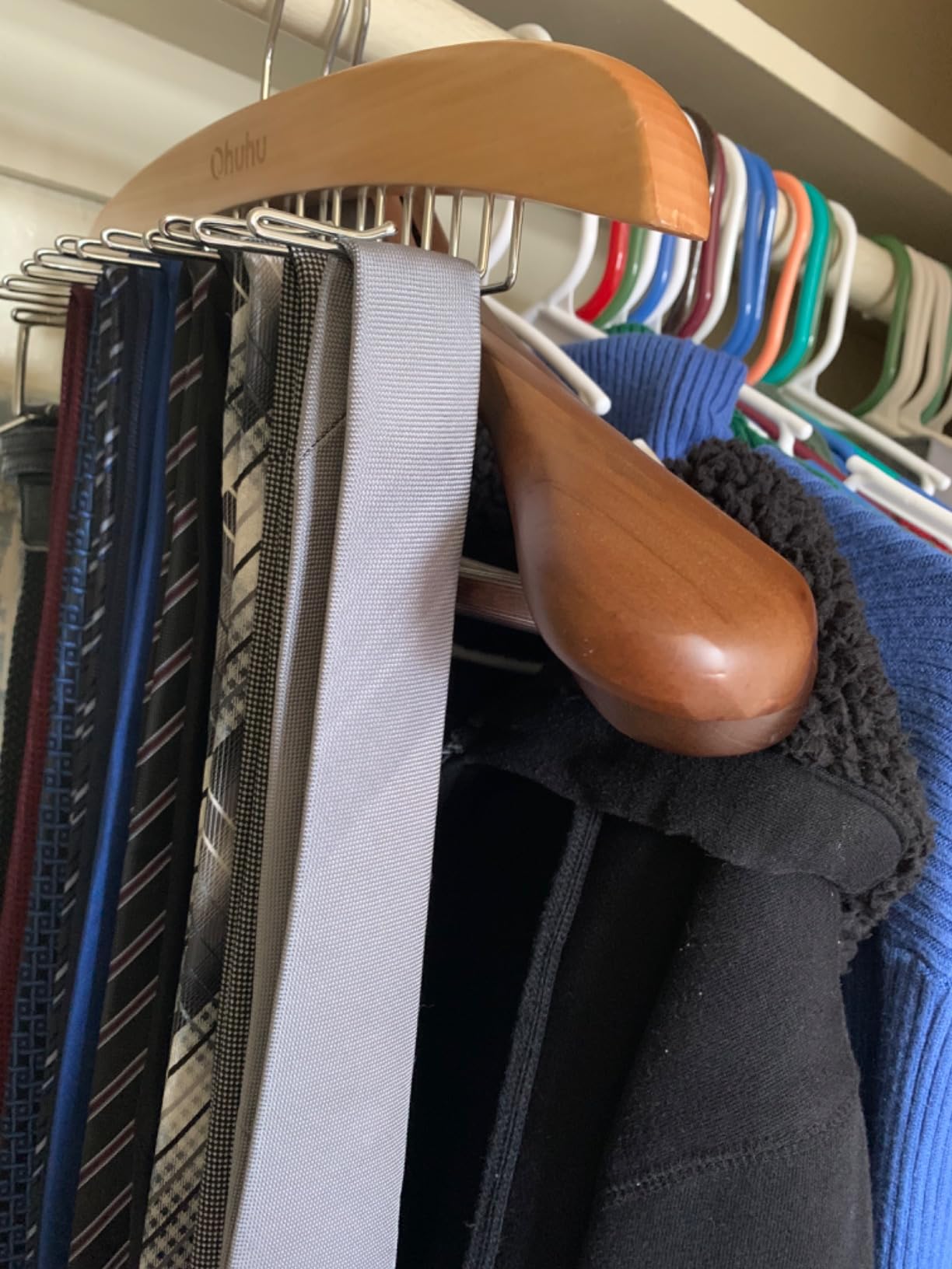 Ohuhu 24-Hook Wooden Tie Rack Organizer for Closet - Space Saving Hanger with 360° Rotating Anti-Slip Clips, Holds 24 Ties Securely Without Wrinkles - Premium Hardwood & Rustproof Steel customer photo 1