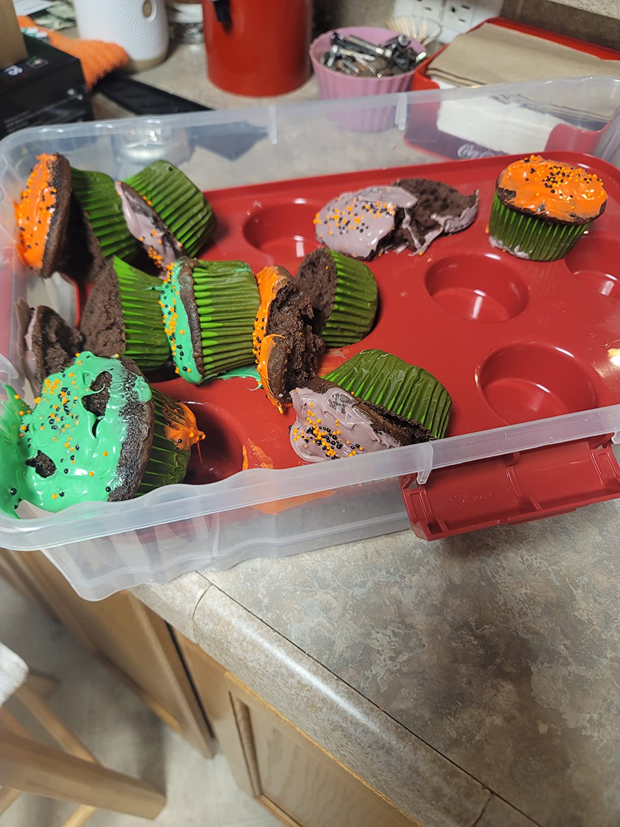 Buddeez Cupcake And Cake Carrier - Stackable Cupcake Holder, Dessert Carrier For Full Size 14x9 Cake Pans Or 12-Count Cupcake Tray, Cupcake Carrier & Cake Box (Includes Slice-N-Serve Utensil) customer photo 1