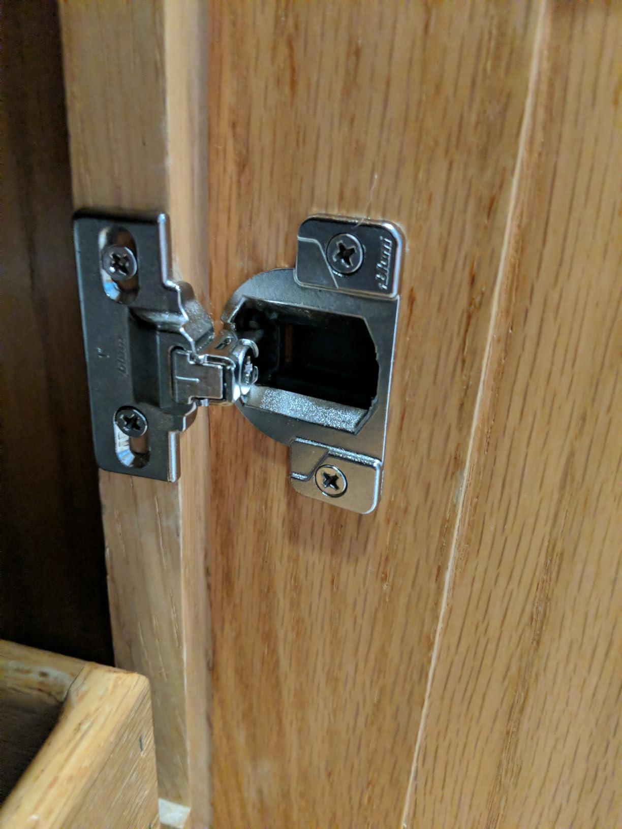 Blum 110 Degrees Screw On Self Closing Compact 33 Hinge Pack of 8 customer photo 2