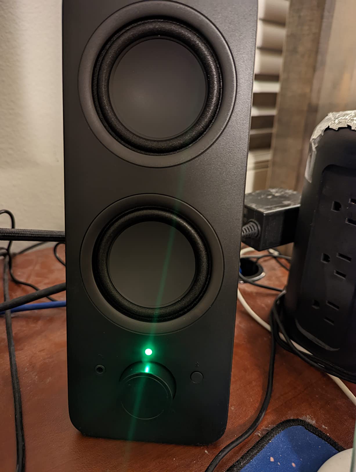 Logitech Z207 2.0 Stereo Computer Speakers with Bluetooth, 10 Watts Peak Power, Active Drivers with Passive Radiators, 3.5 mm Input and Headphone Jack, Ideal for PC Setups customer photo 1