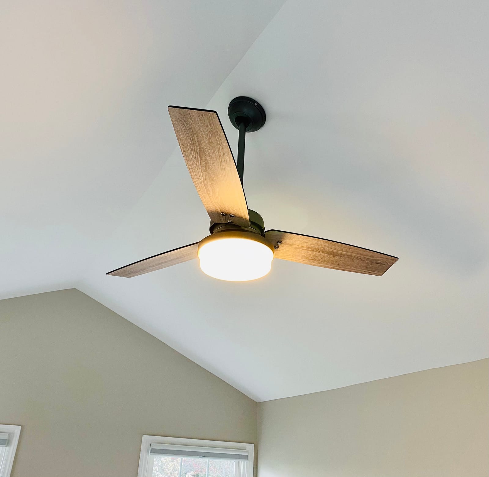 Hunter Sentinel, Indoor, Ceiling Fan, 3 Blades, 60 inch, Brushed Nickel | with LED Light and Remote Control, Standard Mount, For Bedroom, Living Room, 59459 customer photo 2