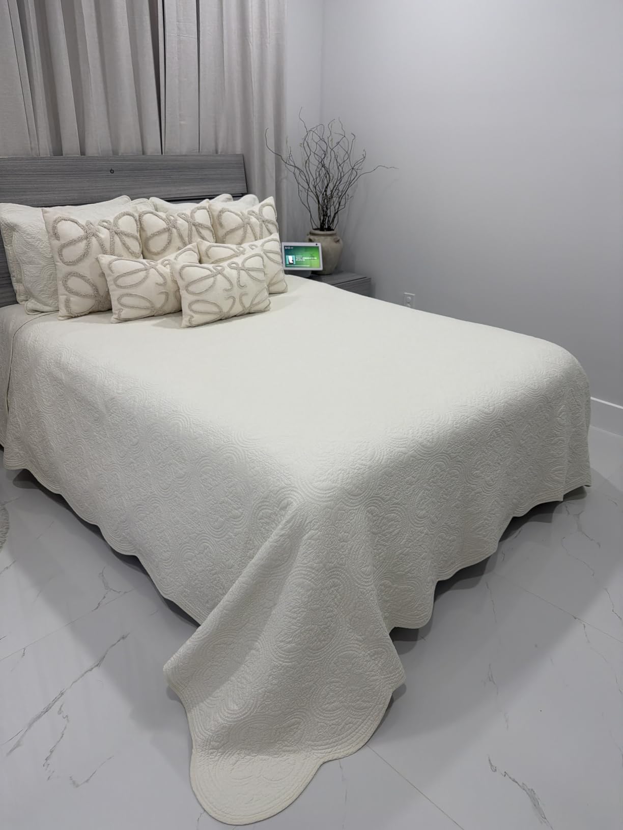 Cozy Line Home Fashions 100% Cotton Victorian Medallion Solid White Matelasse Embossed Bedding Quilt Set, Reversible Lightweight Bedspread, Coverlet for All Season (Blantyre - White, King - 3 piece) customer photo 2