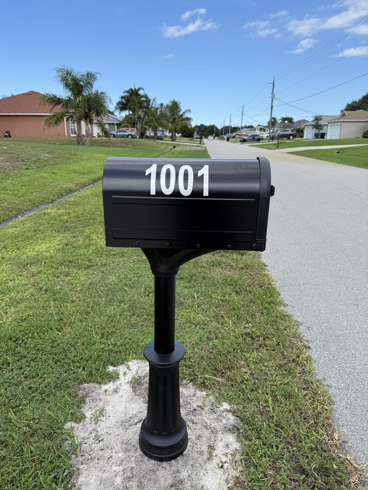 Architectural Mailboxes Roxbury Mailbox with Post, Black, Large | Includes the matching post and all hardware. Galvanized steel build and rust-resistant powder-coat finish. USPS approved. customer photo 1