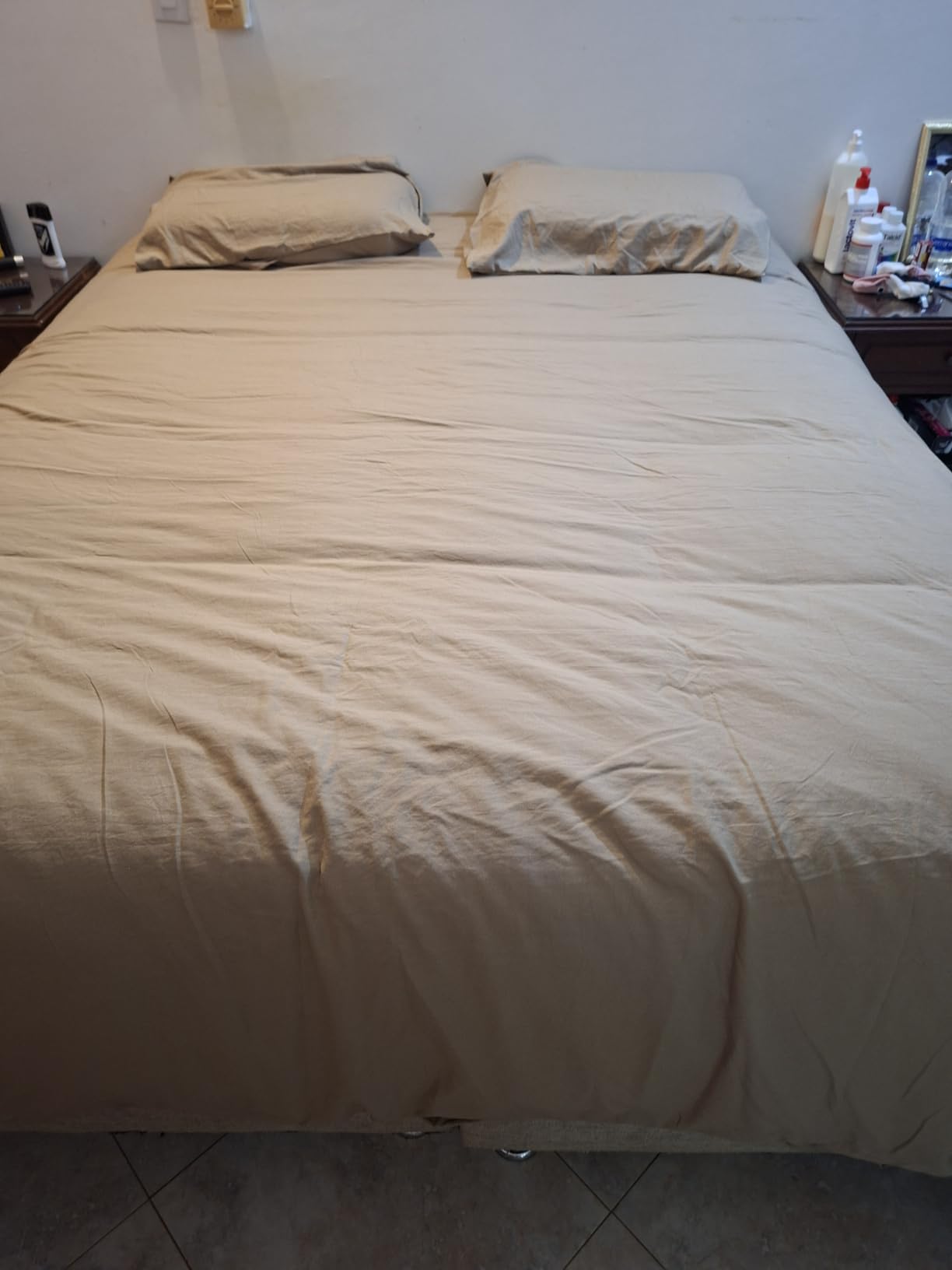 EASELAND Queen Size Down Alternative Comforter, White, 88x88 Inches | Quilted Duvet Insert for All Seasons, Soft Lightweight Bedding with Corner Tabs, Breathable Machine Washable Hotel Quality customer photo 1
