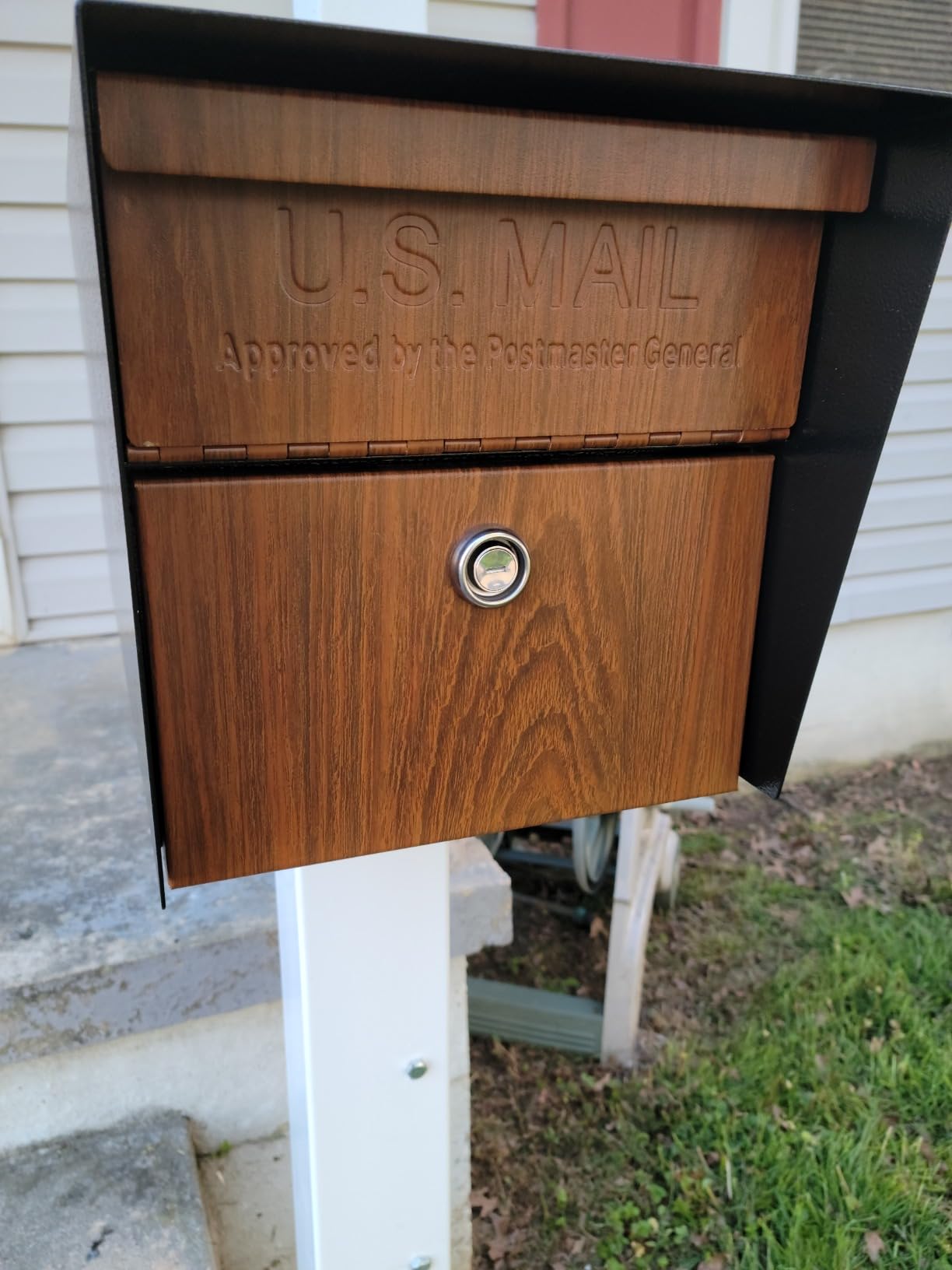 Mail Boss Curbside, Wood Grain 7510 Mail Manager Locking Security Mailbox, Steel, Black customer photo 1