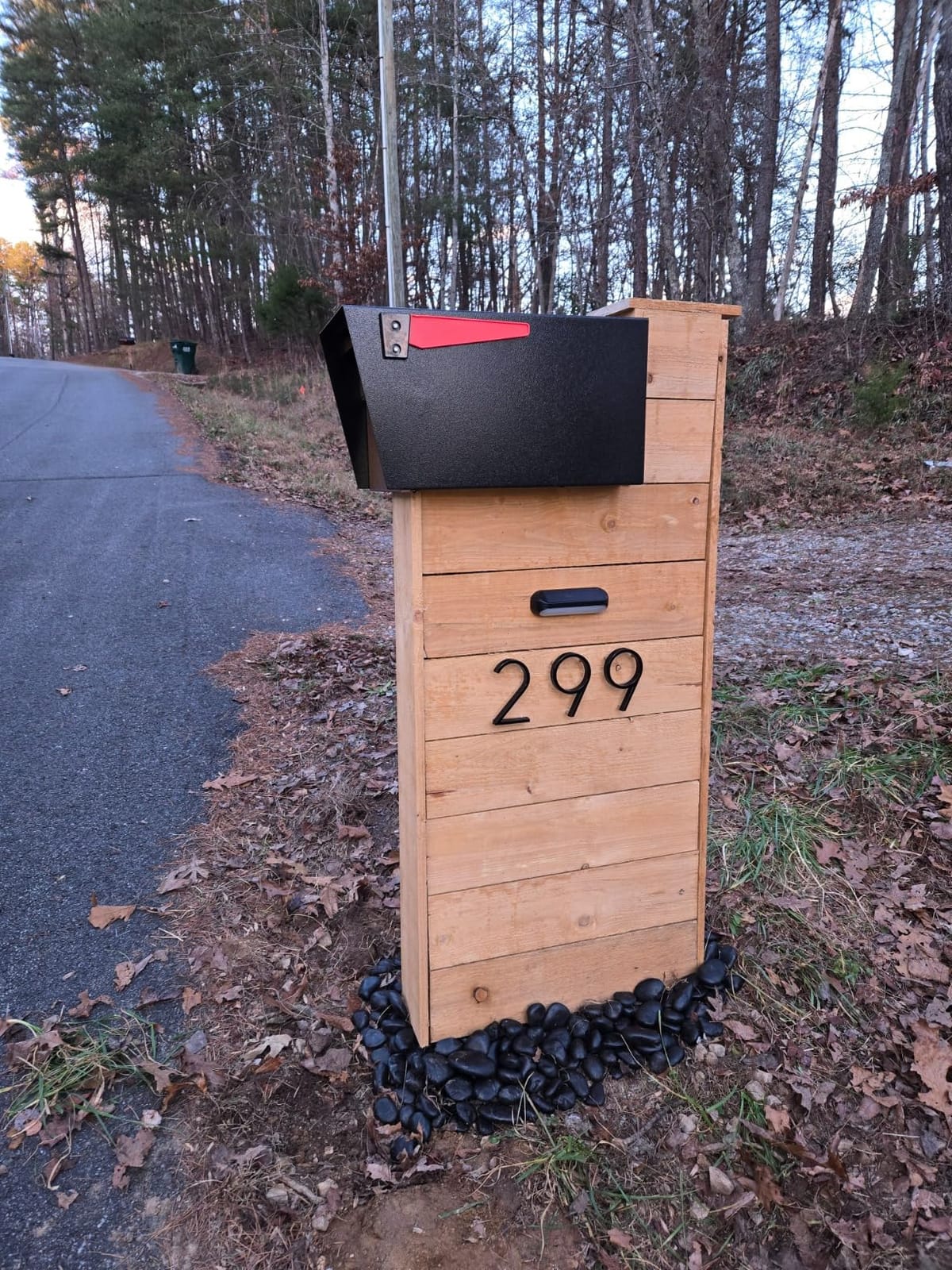 Mail Boss Curbside, Wood Grain 7510 Mail Manager Locking Security Mailbox, Steel, Black customer photo 2