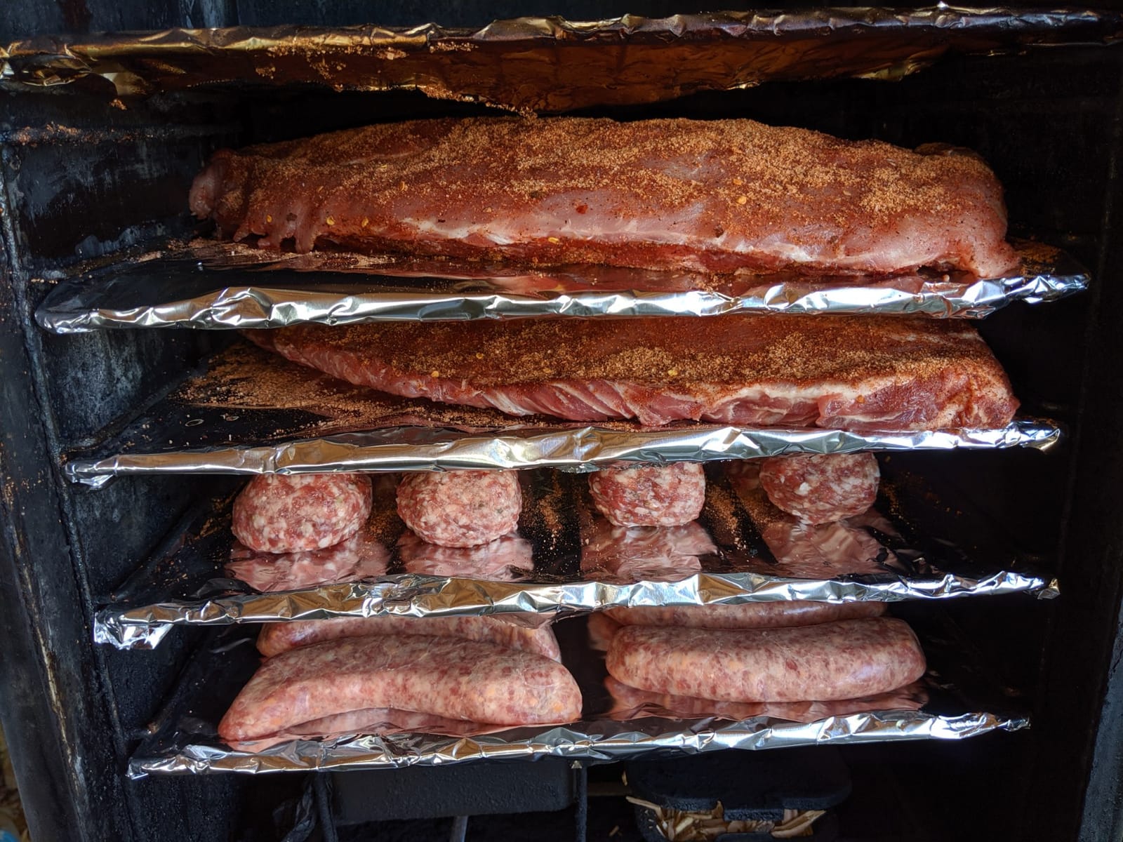 Masterbuilt 30-inch Electric Vertical BBQ Smoker with Analog Temperature Control, Chrome Smoking Racks and 535 Cooking Square Inches in Black, Model MB20070210 customer photo 2