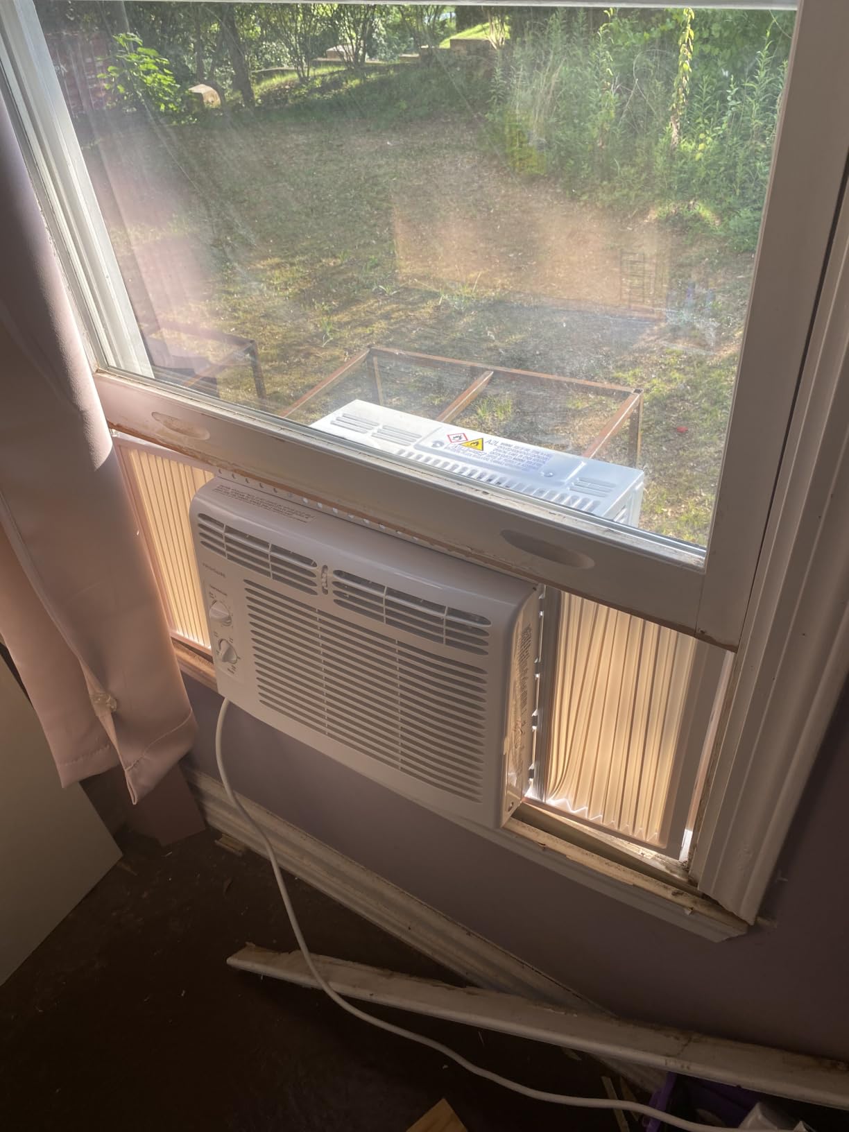 Frigidaire 5,000 BTU Window-Mounted Air Conditioner, Cools Up to 150 Sq. Ft., Quiet Operation, Effortless Temperature Control, 2 Fan Speeds, Auto Restart, White customer photo 1