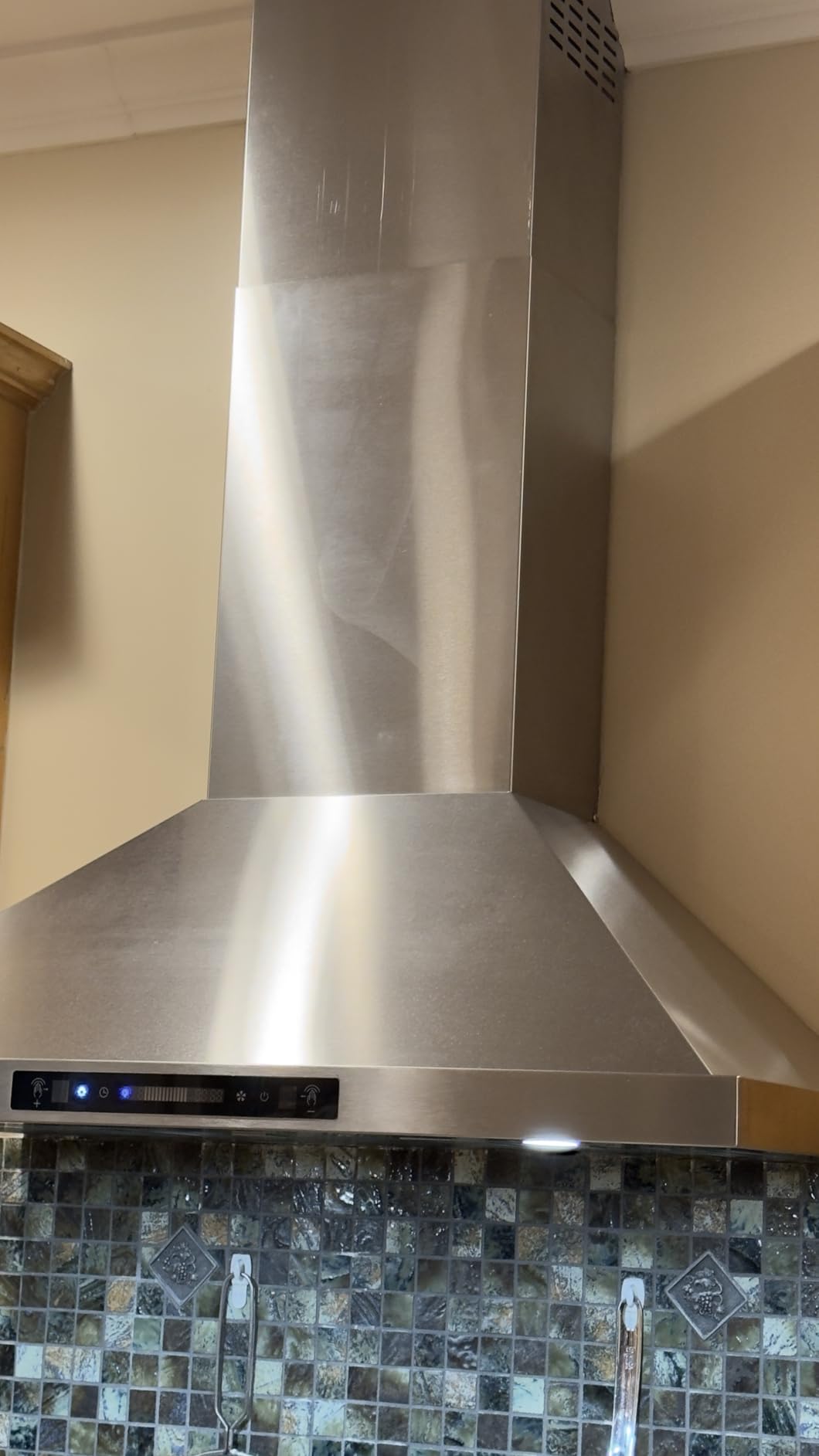 IKTCH 30-inch Wall Mount Range Hood 900 CFM Ducted/Ductless Convertible, Kitchen Chimney Vent Stainless Steel with Gesture Sensing & Touch Control Switch Panel, 2 Pcs Adjustable Lights customer photo 2