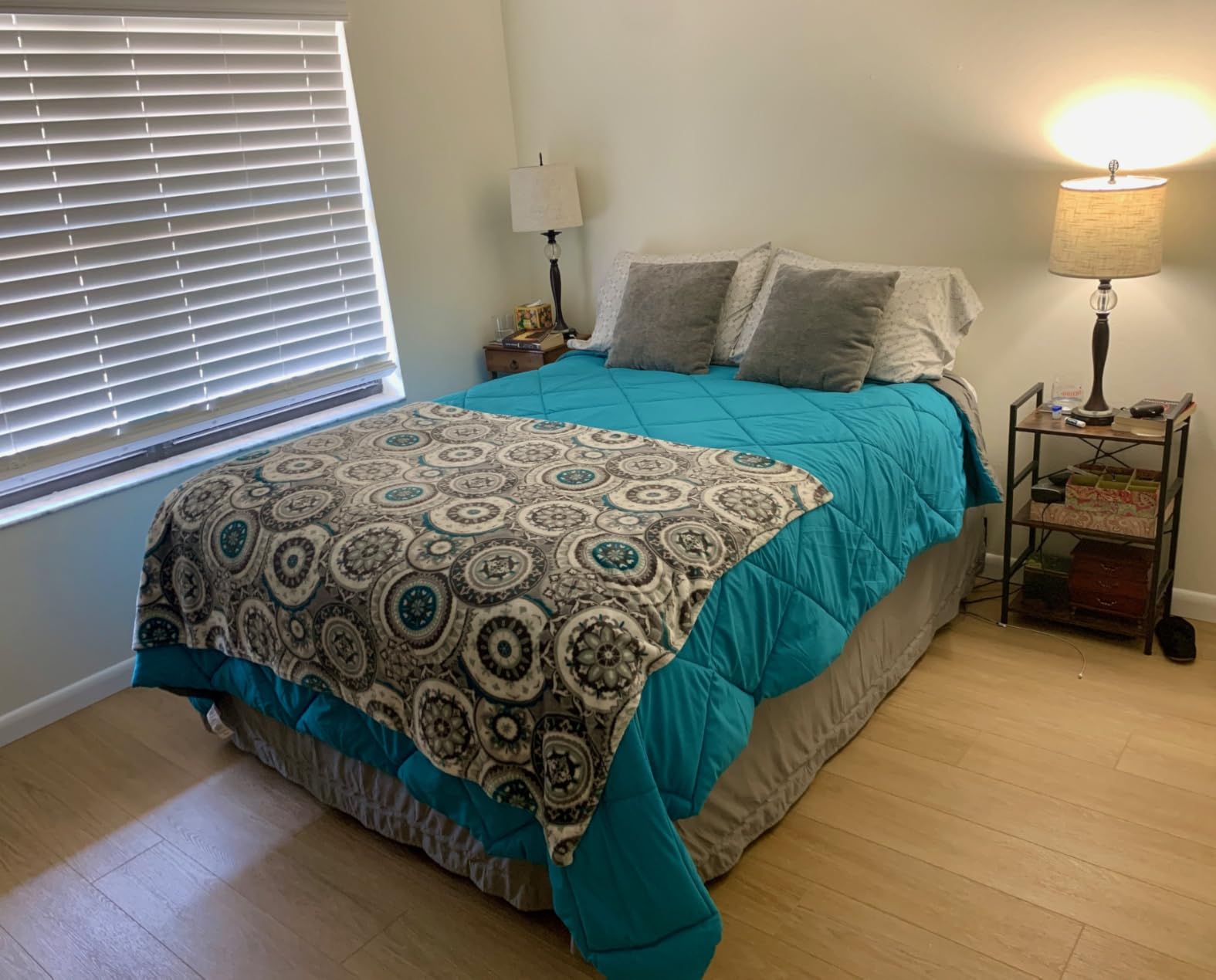 Down Alternative Comforter White Full Size - All Season Duvet Insert | 82x86 inches, Soft Bed Comforter, Luxury, Hotel, Breathable bedding, Reversible, Winter Summer Warm customer photo 2