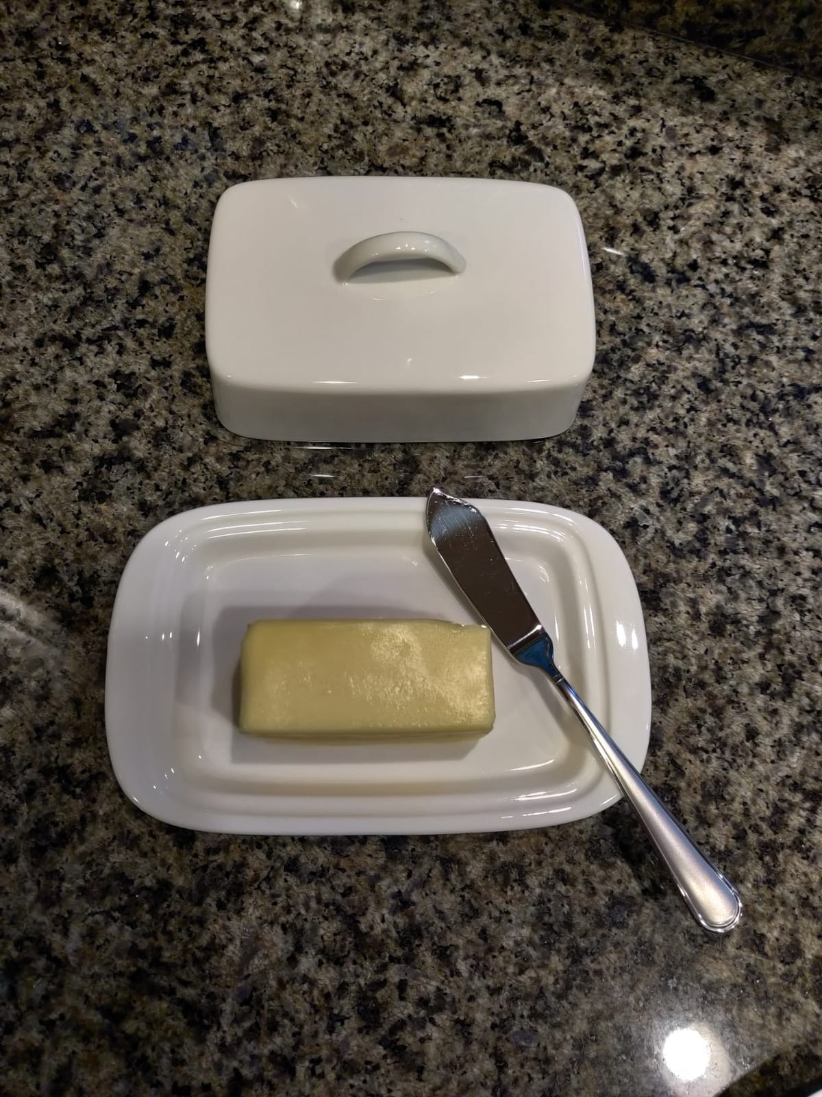Sweese Large Butter Dish with Lid for Countertop, Porcelain 8oz Butter Keeper with Handle Cover Design, 7.7 Inch Butter Container Perfect for East/West Coast Butter, White customer photo 2