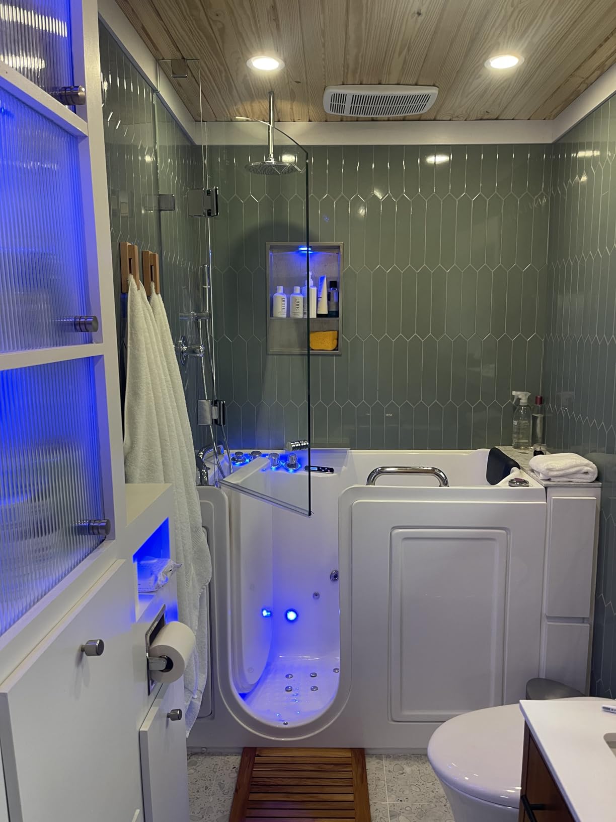 ANZZI Walk In Tub, 27 X 53 In, Right Drain, 12 Whirlpool & 18 Air Jets | Soothing Hydrotherapy Targeted 12 And 18 Acu Stream Work, Integrated Grab Bars Slip Resistant Flooring customer photo 1