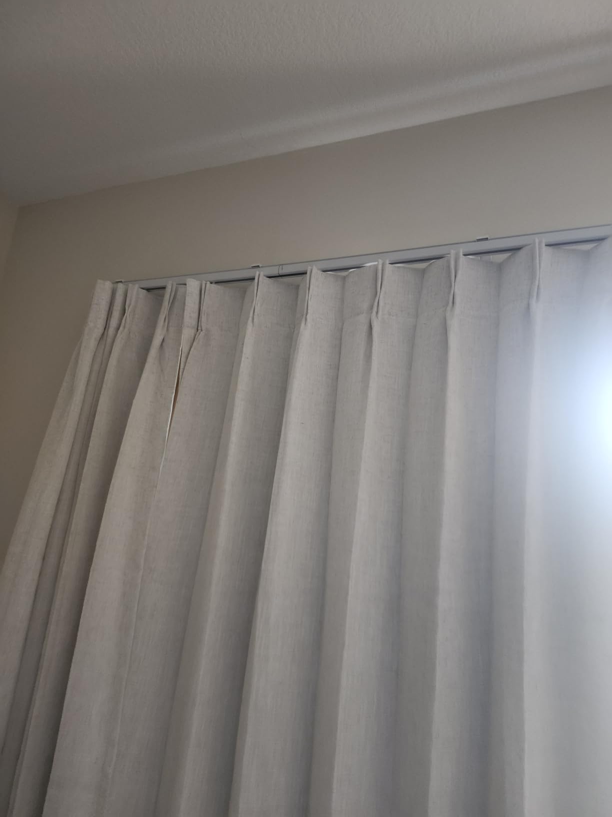 ChadMade Aluminum Ceiling Curtain Track Set with Hooks, 9ft - 12ft Adjustable Length Ceiling/Wall Mount Curtain Rail System For Grommet/Pleated Drape, Sliding Door Track, White customer photo 1