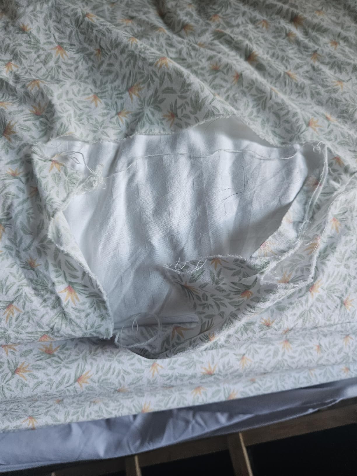 Tommy Bahama - Queen Size Sheet Set, 100% Cotton Percale Bedding with a Crisp & Cool Feel, Bed Sheets with Matching Fitted Sheet & Pillowcases (Cool Zone White) customer photo 1