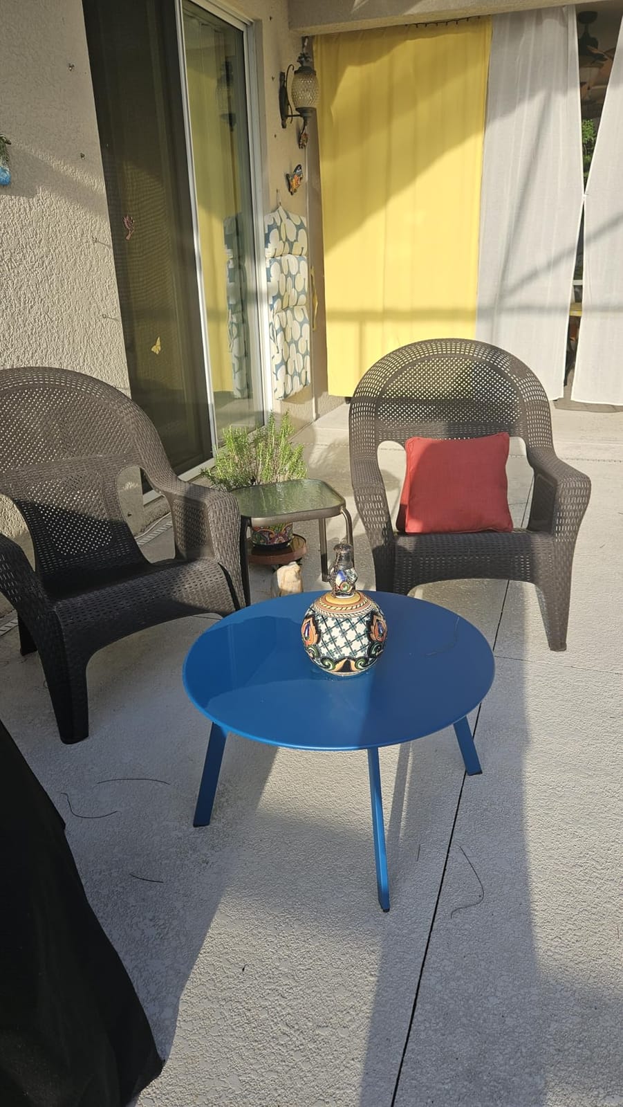 Grand Patio Round Steel Patio Coffee Table, Weather Resistant Outdoor Large Side Table, Black customer photo 2