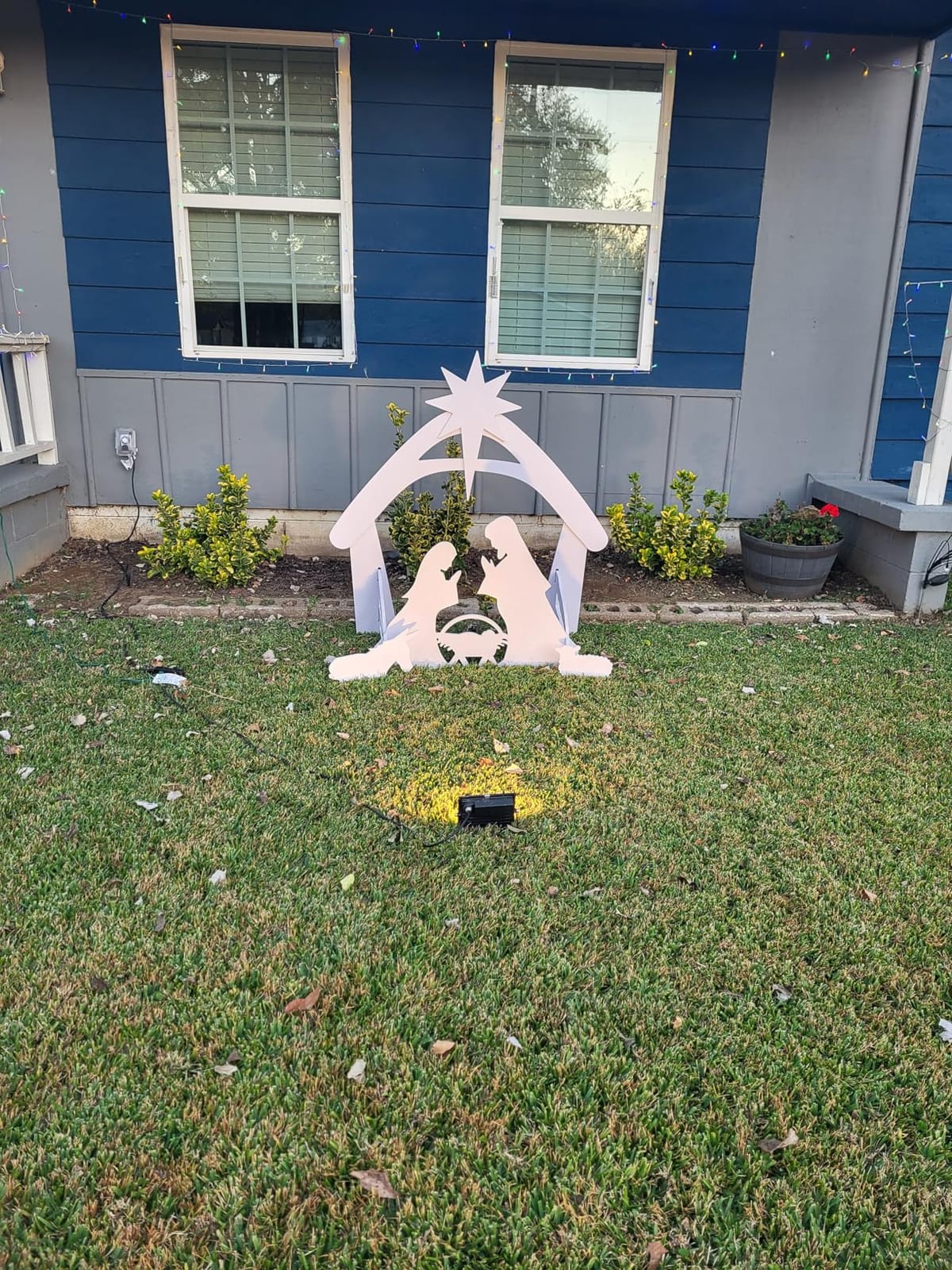 Best Choice Products 4ft Outdoor Nativity Scene, Weather-Resistant Decor, Christmas Holy Family Yard Decoration, Water-Resistant PVC - White customer photo 2