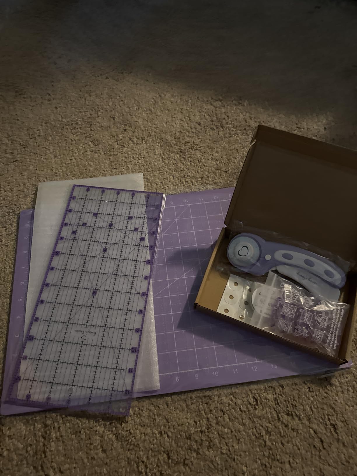 Rotary Cutter Set lavender - Quilting Kit incl. 45mm Fabric Cutter, 5 Replacement Blades, A3 Cutting Mat, Acrylic Ruler and Craft Clips - Ideal for Crafting, Sewing, Patchworking, Crochet & Knitting customer photo 2