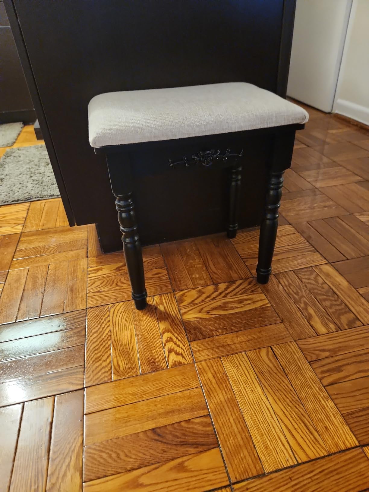 URFORESTIC Oak Wood Vanity Stool, Modern Makeup Dressing Stool with Concave Seat Surface, Capacity 300lb, Brown customer photo 2